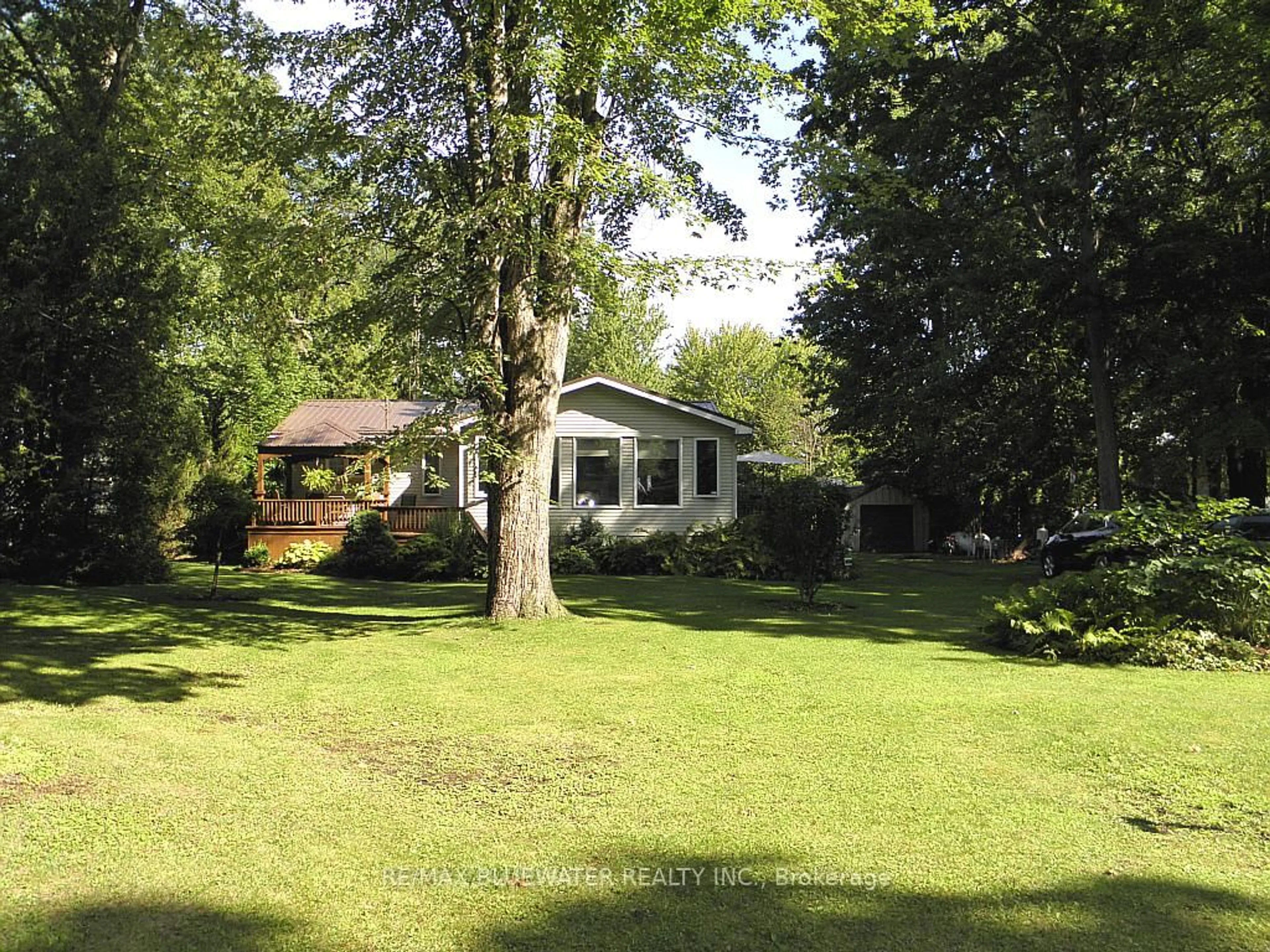 A pic from outside/outdoor area/front of a property/back of a property/a pic from drone, unknown for 6016 Max Dr, Lambton Shores Ontario N0N 1J1
