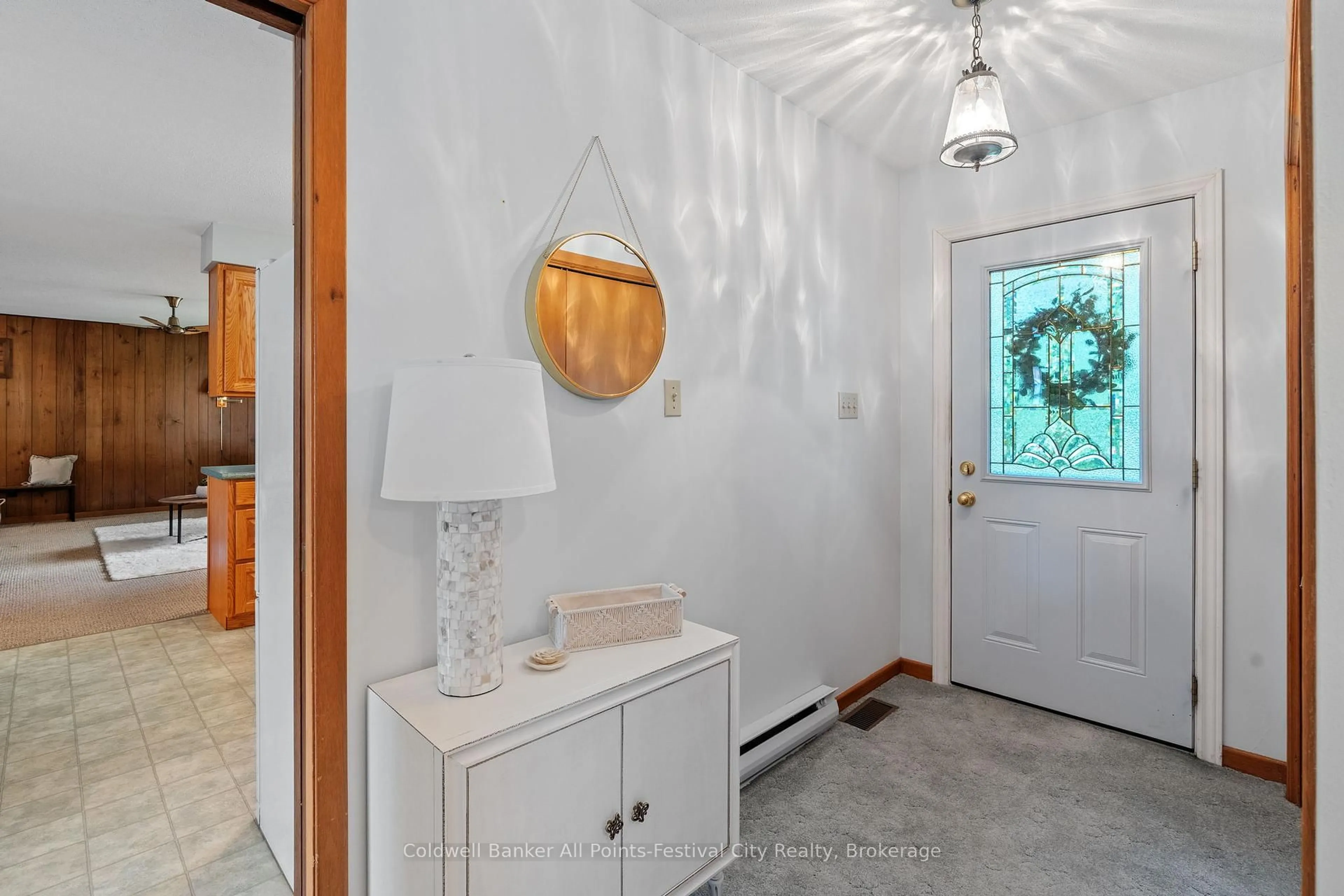 Indoor entryway for 4 Suncoast Dr, Goderich Ontario N7A 1X1