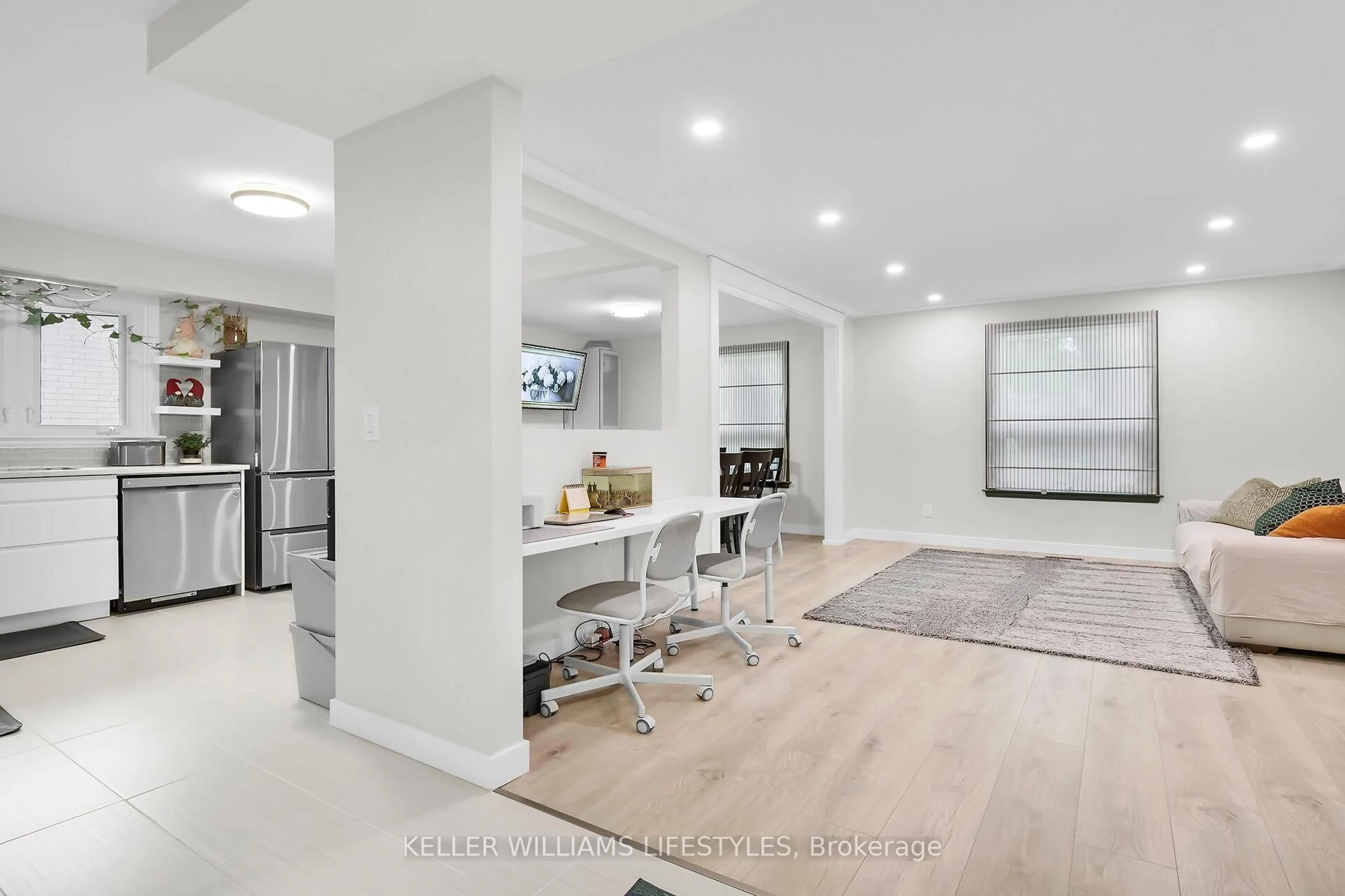 Unknown for 43 FINSBURY Cres, London North Ontario N6G 2B3