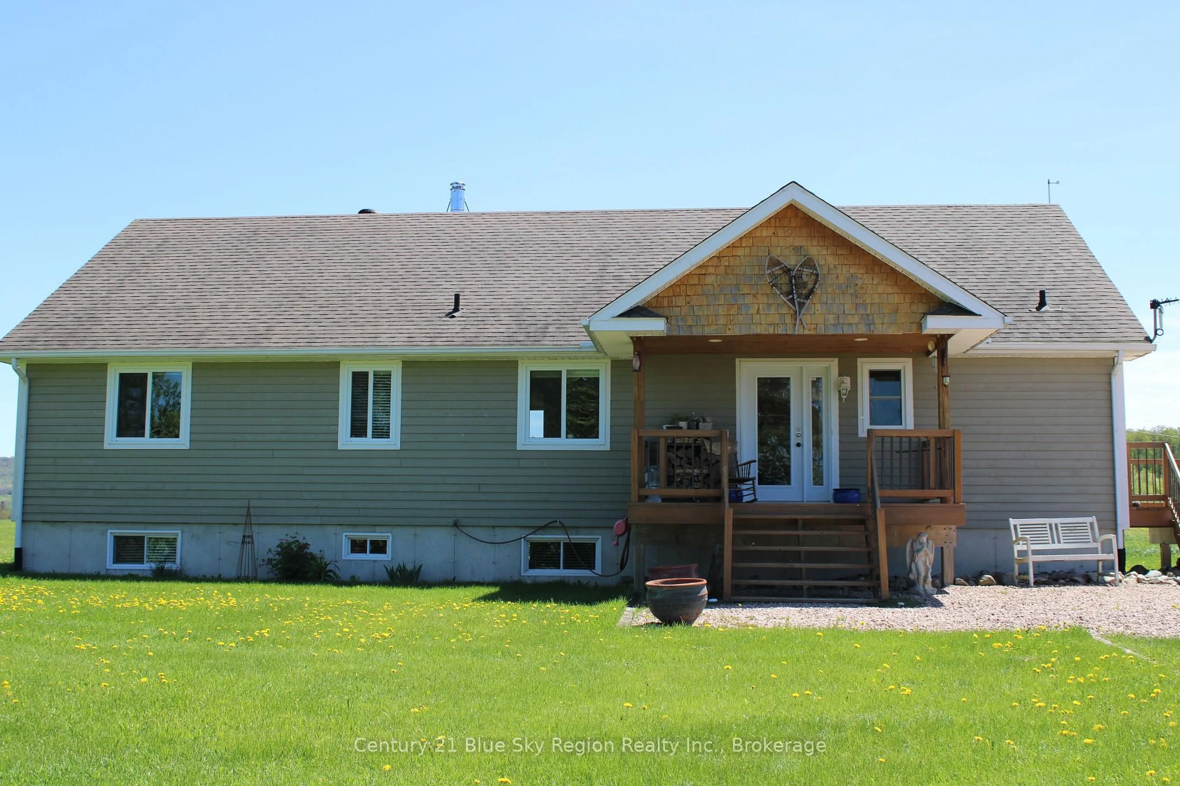 Home with vinyl exterior material, unknown for 167 English Line, Powassan Ontario P0H 1Z0