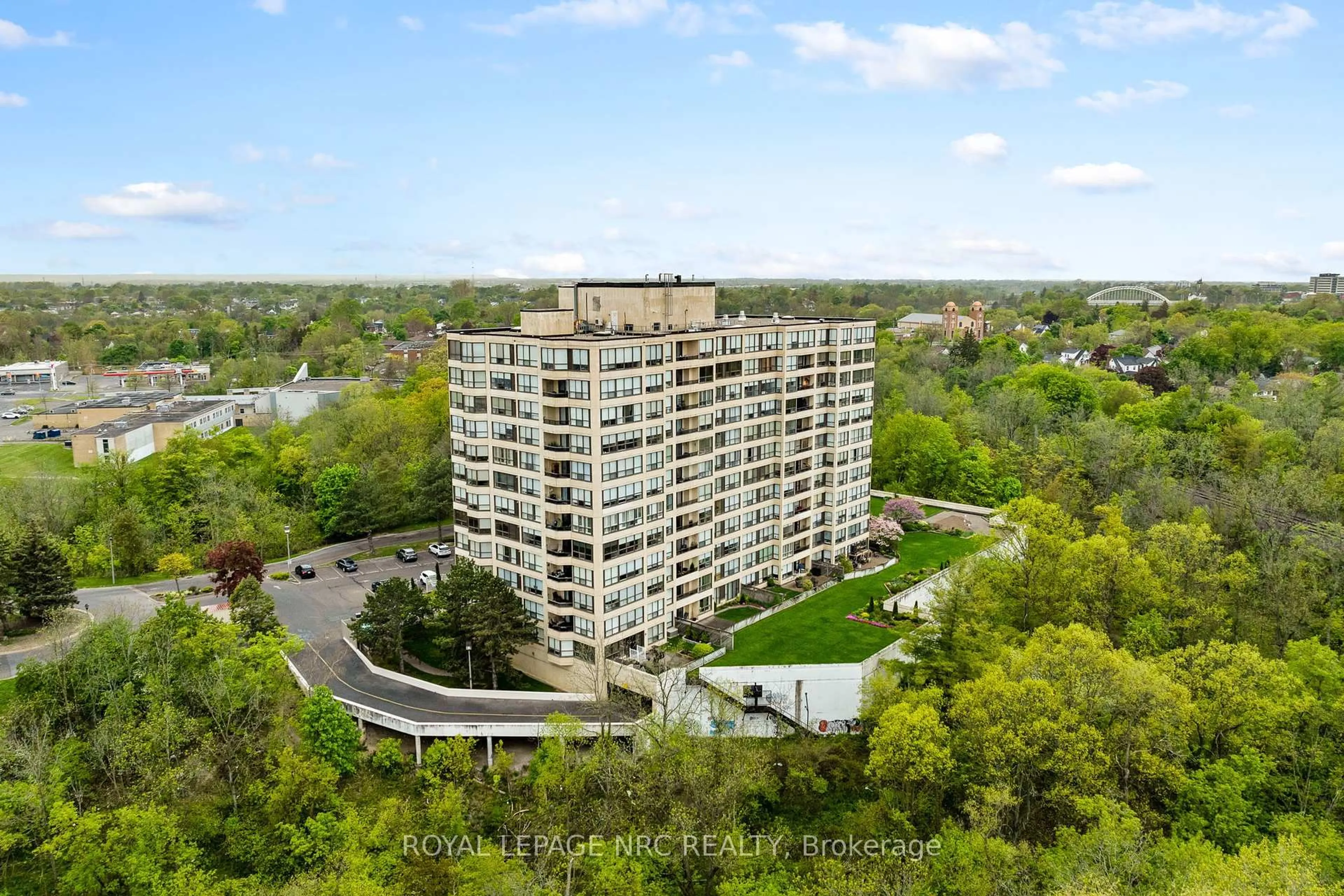 A pic from outside/outdoor area/front of a property/back of a property/a pic from drone, city buildings view from balcony for 3 Towering Heights Blvd #PH6, St. Catharines Ontario L2T 4A4
