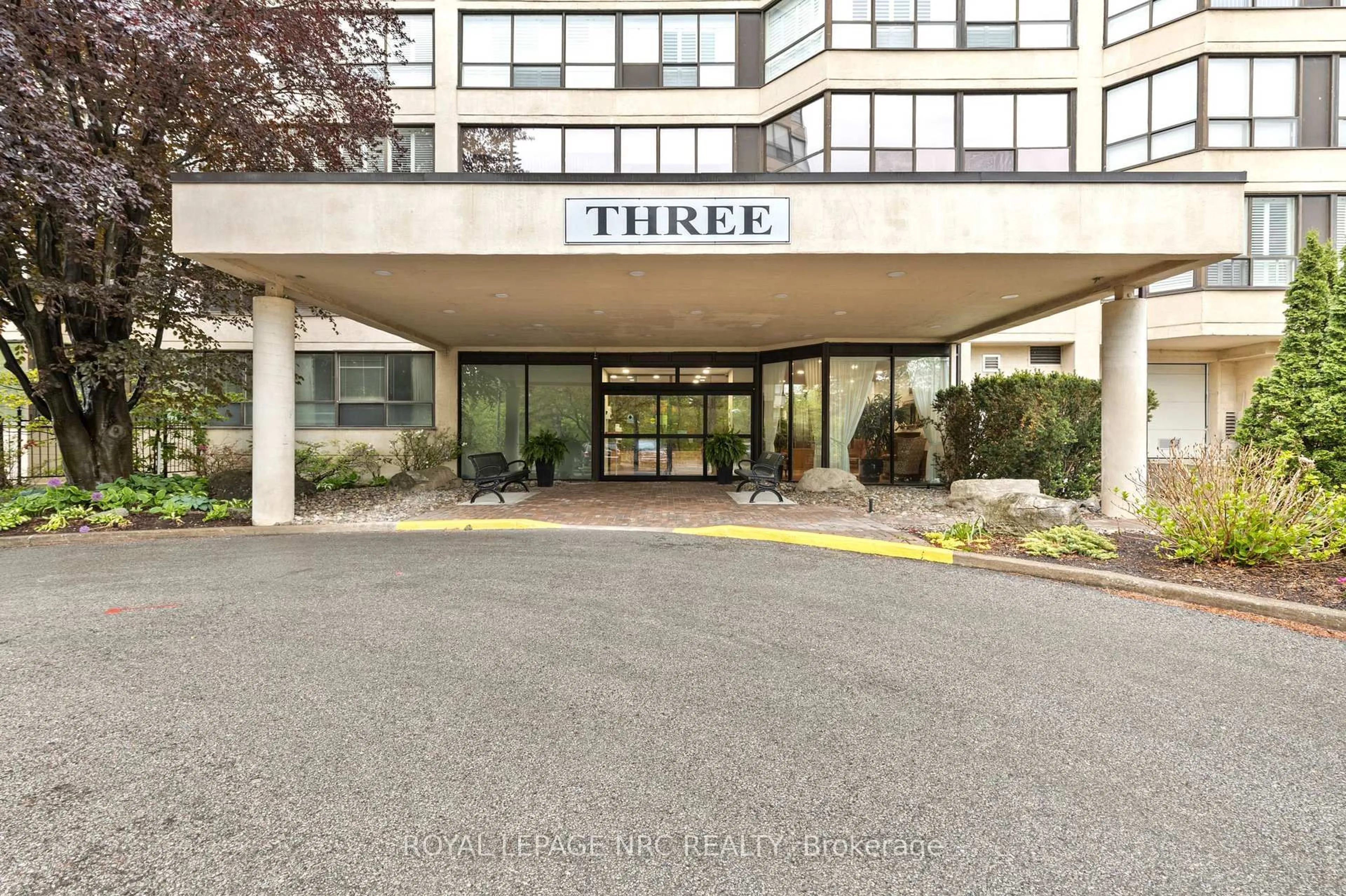 Lobby for 3 Towering Heights Blvd #PH6, St. Catharines Ontario L2T 4A4