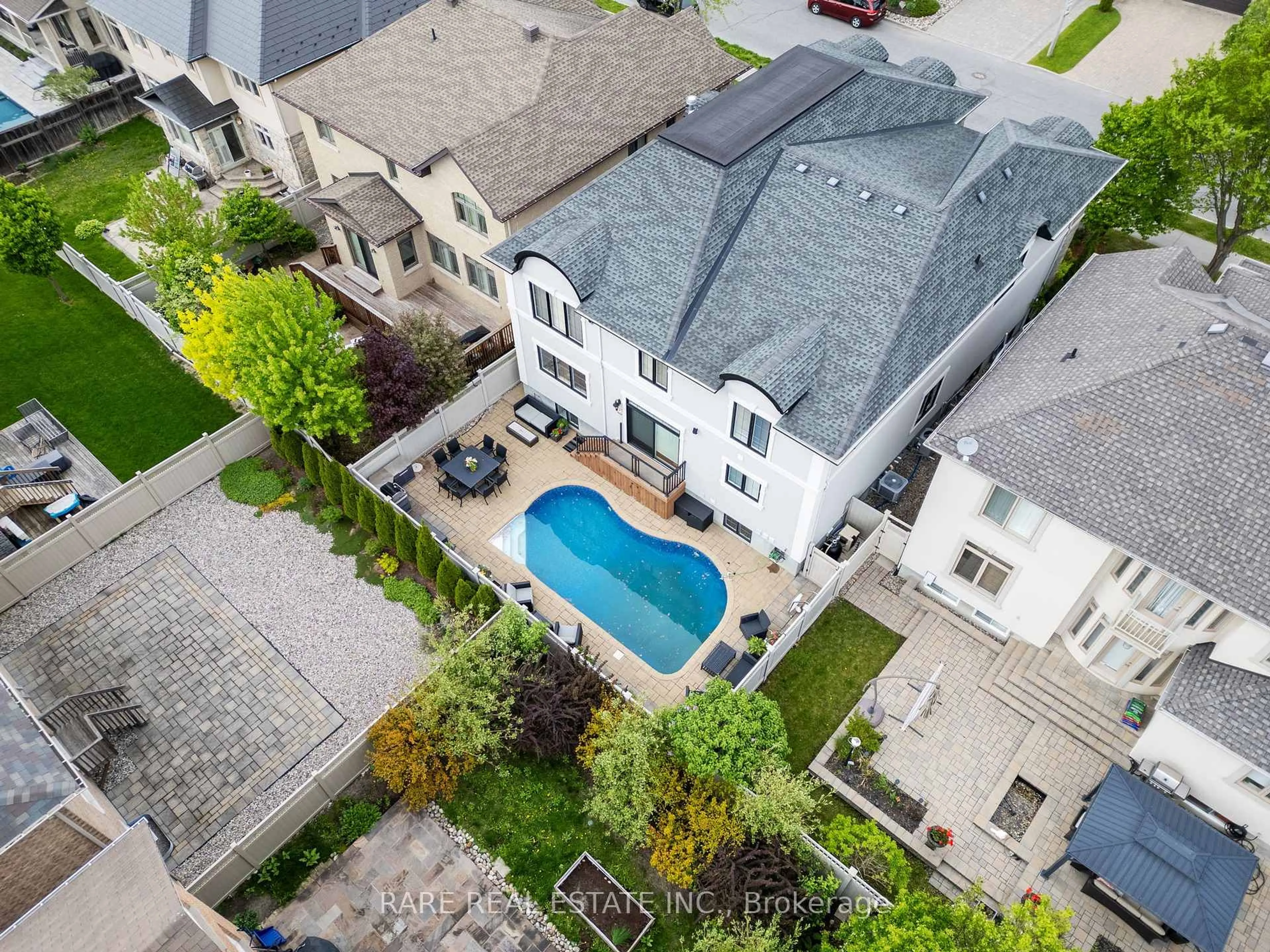 A pic from outside/outdoor area/front of a property/back of a property/a pic from drone, city buildings view from balcony for 518 Kochar Dr, Ottawa Ontario K2C 4H3