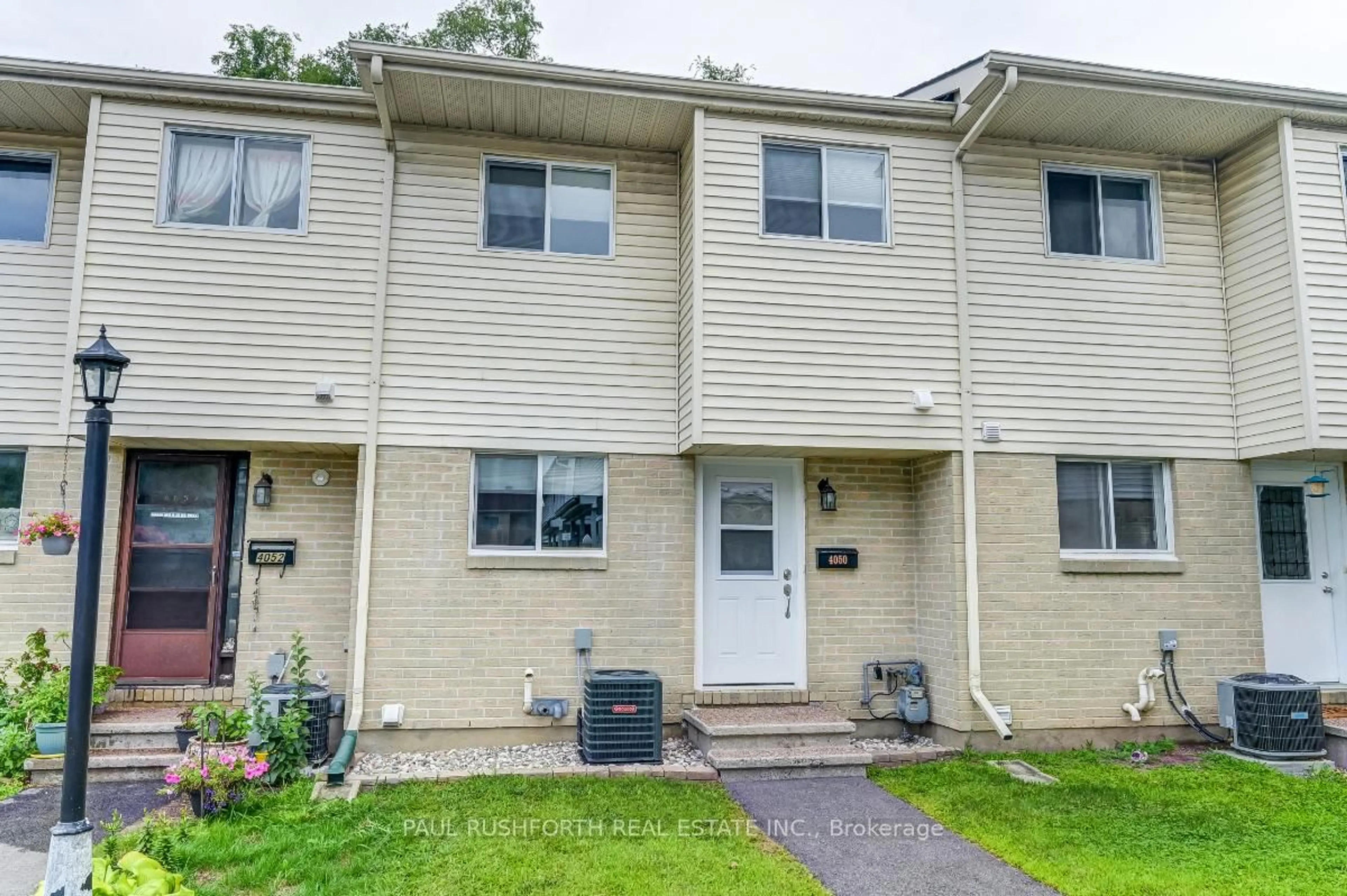 Home with vinyl exterior material, street for 4050 Eady Crt, Ottawa Ontario K1J 8X6