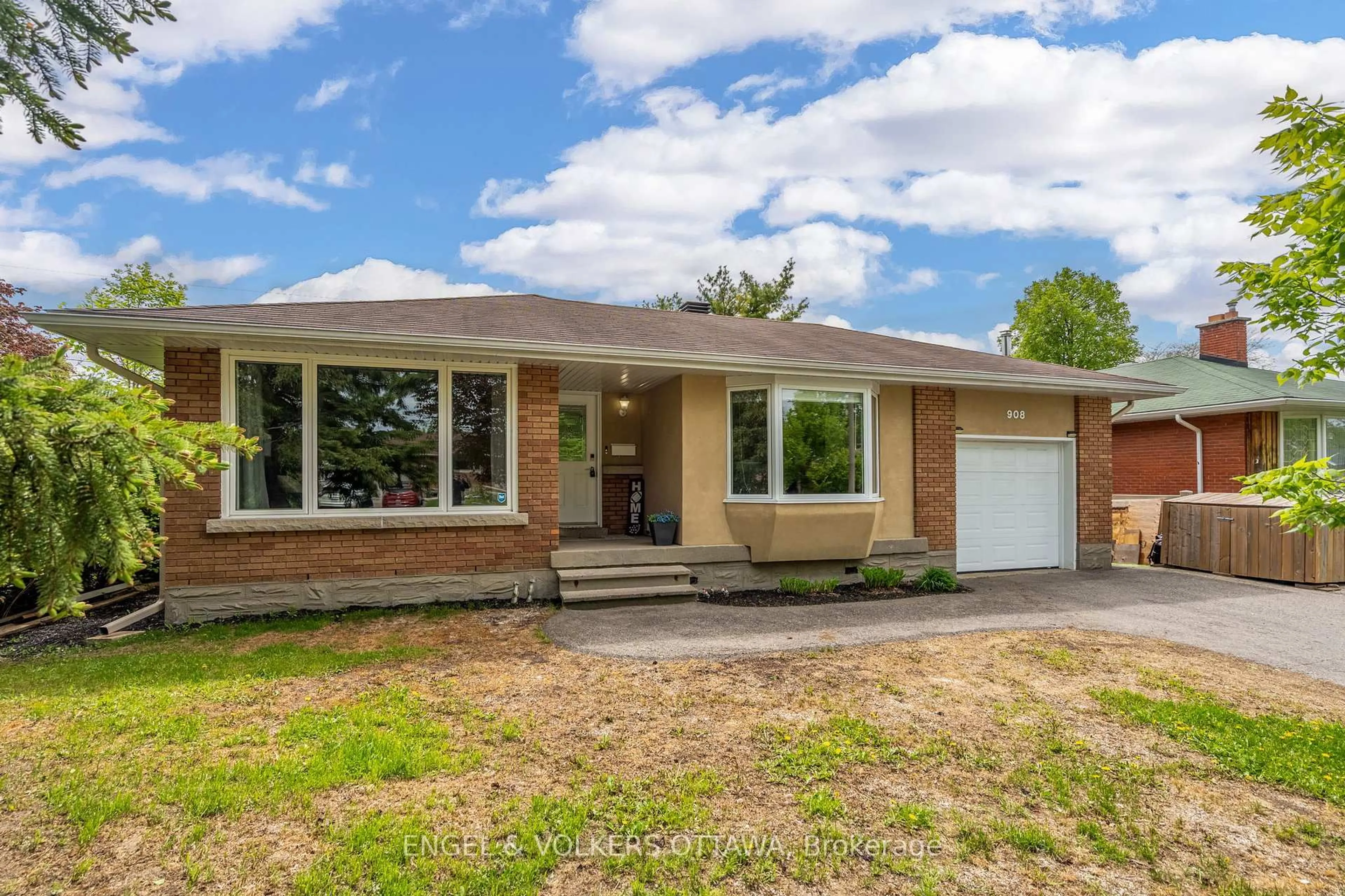Home with brick exterior material, street for 908 Pleasant Park Rd, Ottawa Ontario K1G 1Z5
