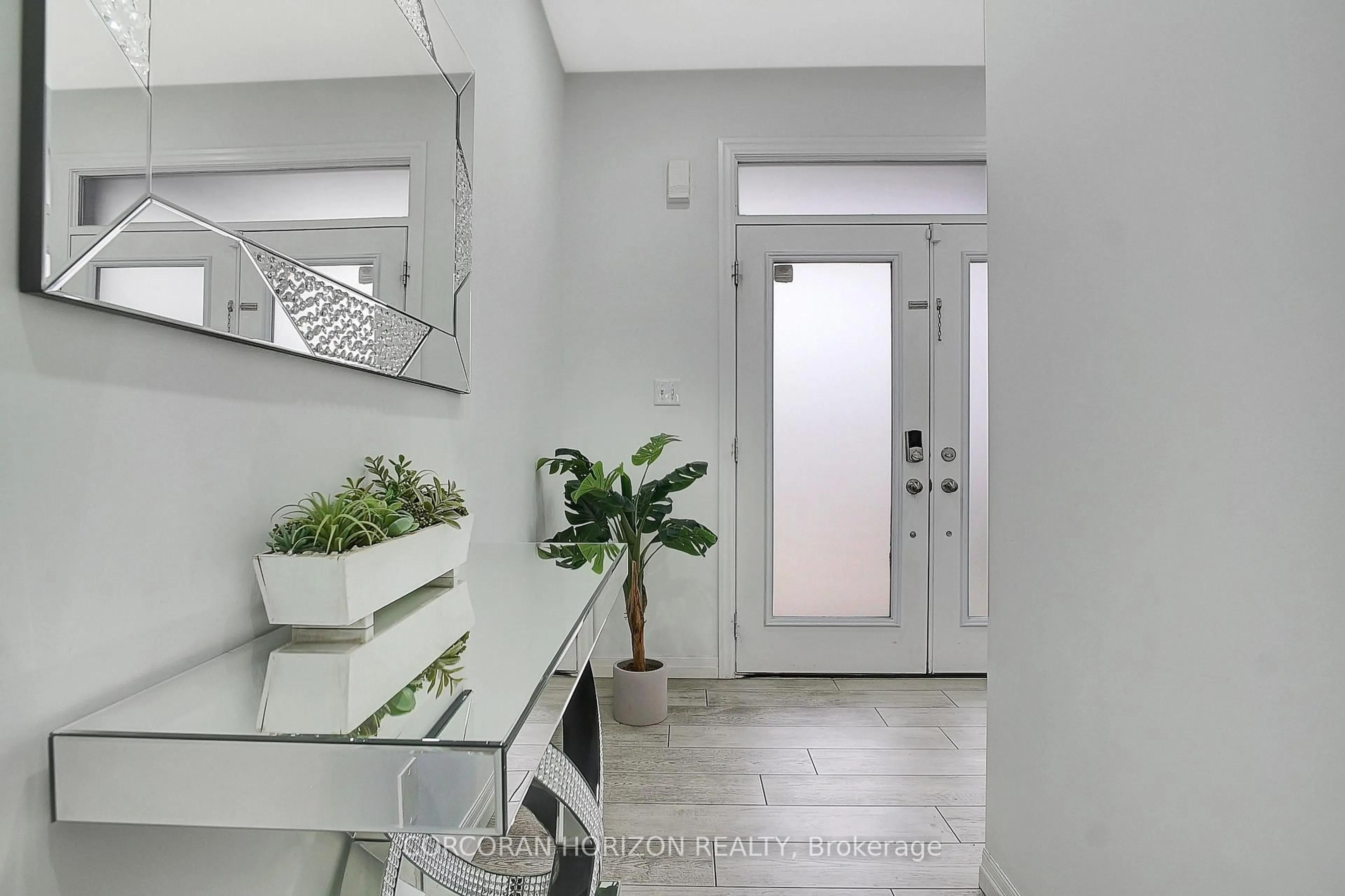 Indoor entryway for 409 Freure Dr, Cambridge Ontario N1S 0A2