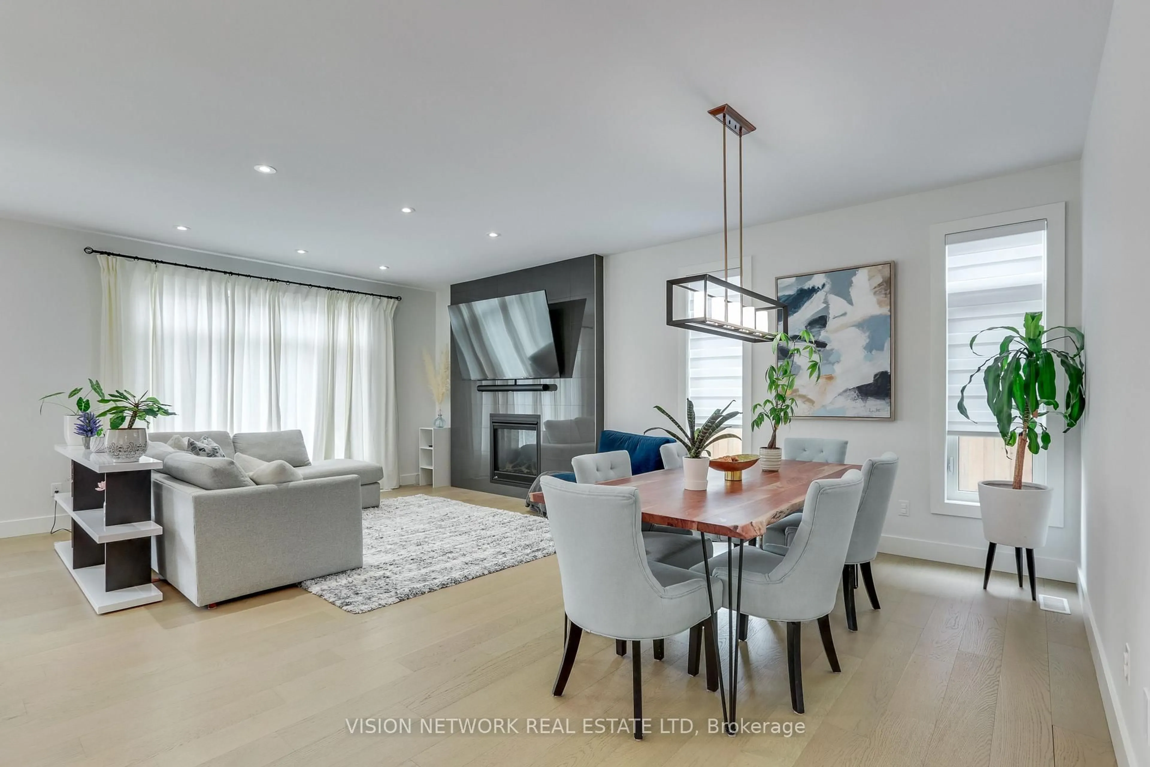 Dining room, unknown for 1754 Brunson Way, London South Ontario N6K 0H1