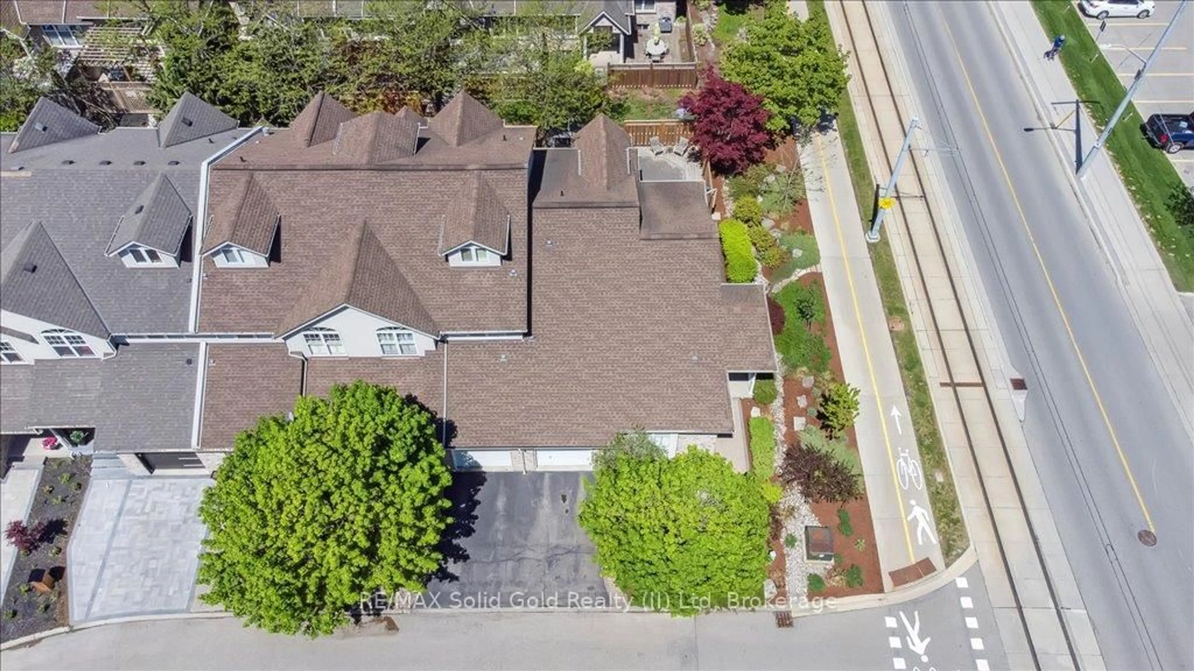 A pic from outside/outdoor area/front of a property/back of a property/a pic from drone, street for 50 Freemont St, Waterloo Ontario N2L 6L7