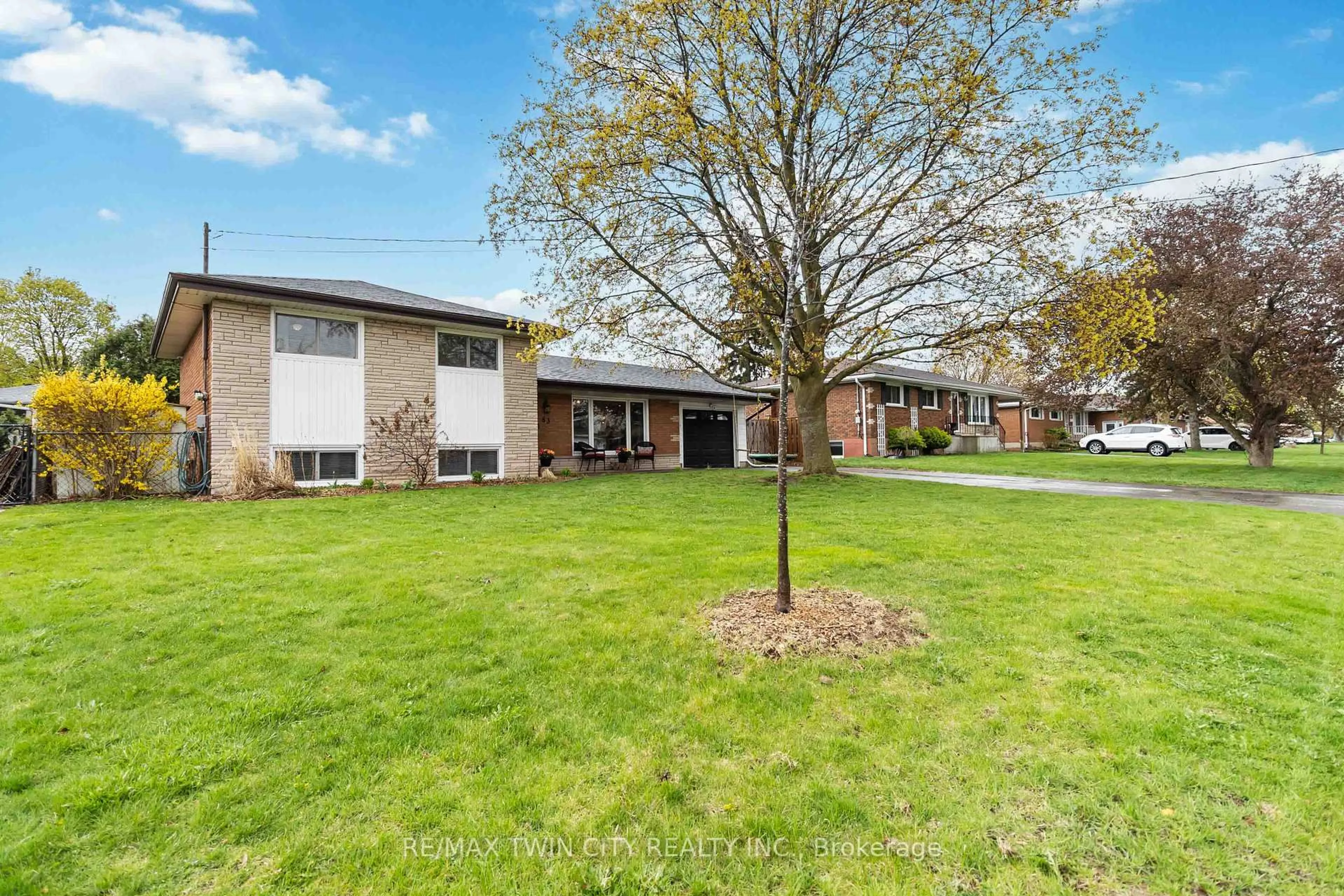Patio, street for 83 Varadi Ave, Brantford Ontario N3R 3N4
