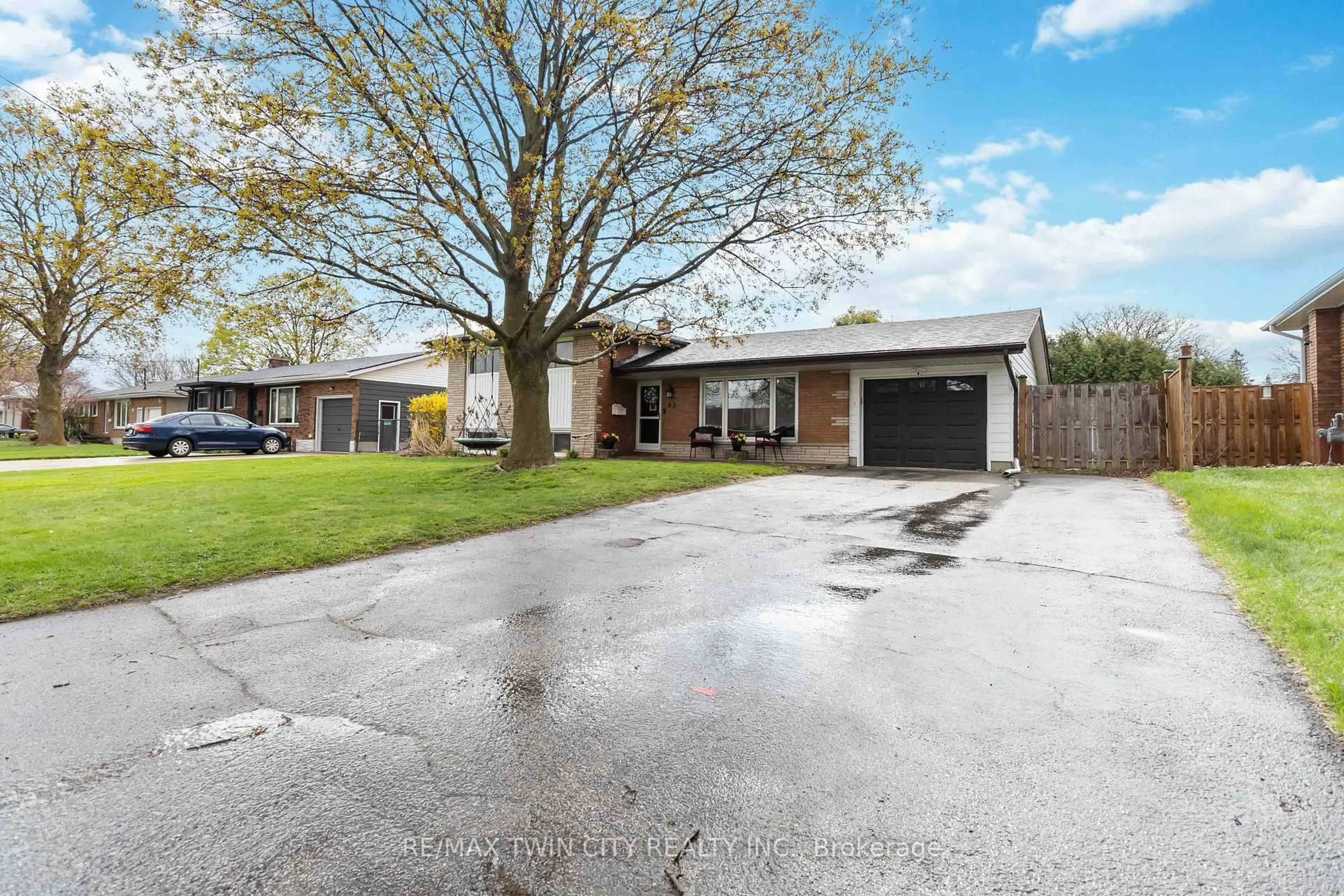 A pic from outside/outdoor area/front of a property/back of a property/a pic from drone, street for 83 Varadi Ave, Brantford Ontario N3R 3N4