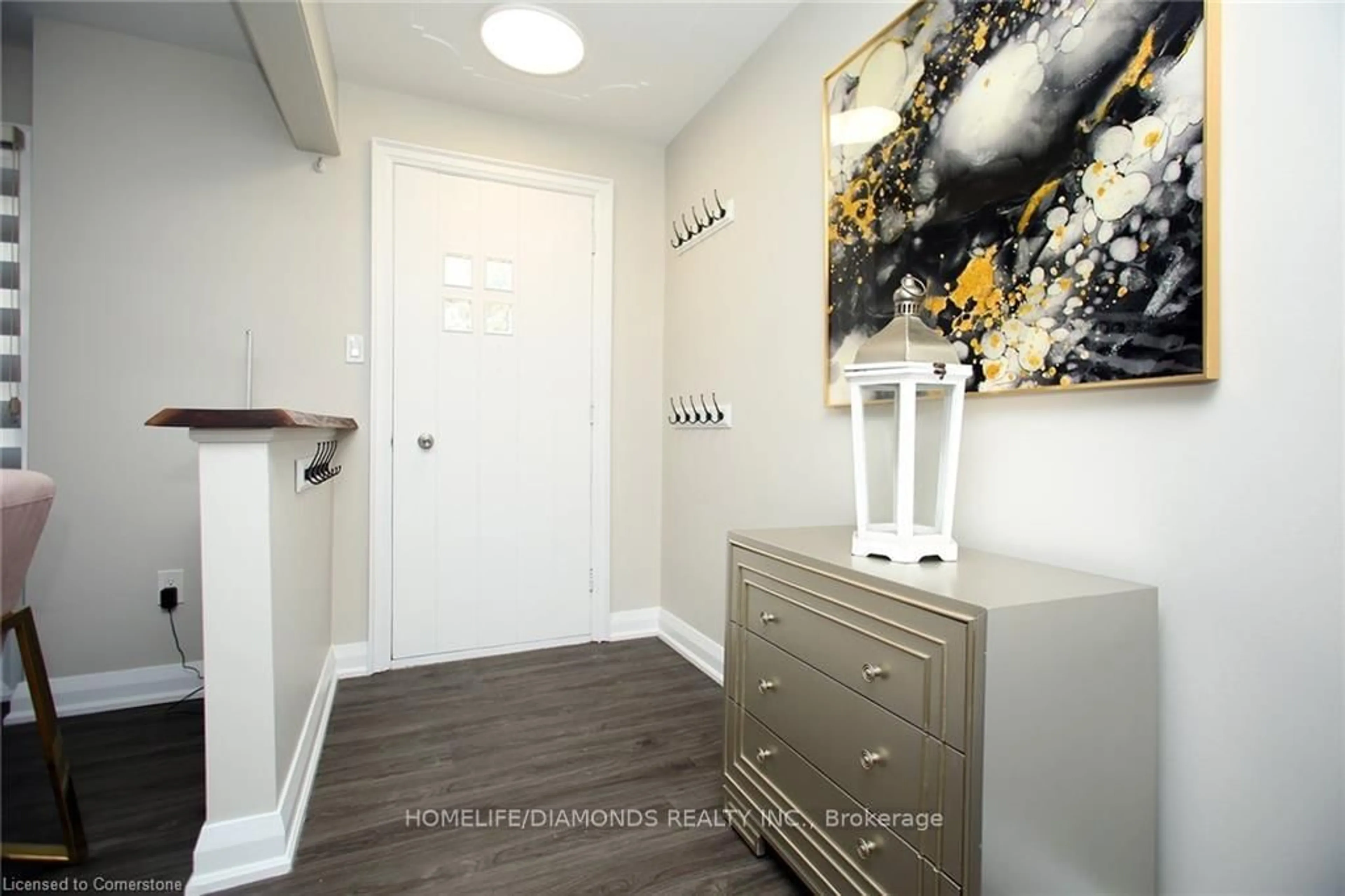Indoor entryway for 15 First St, Hamilton Ontario L0R 2H0