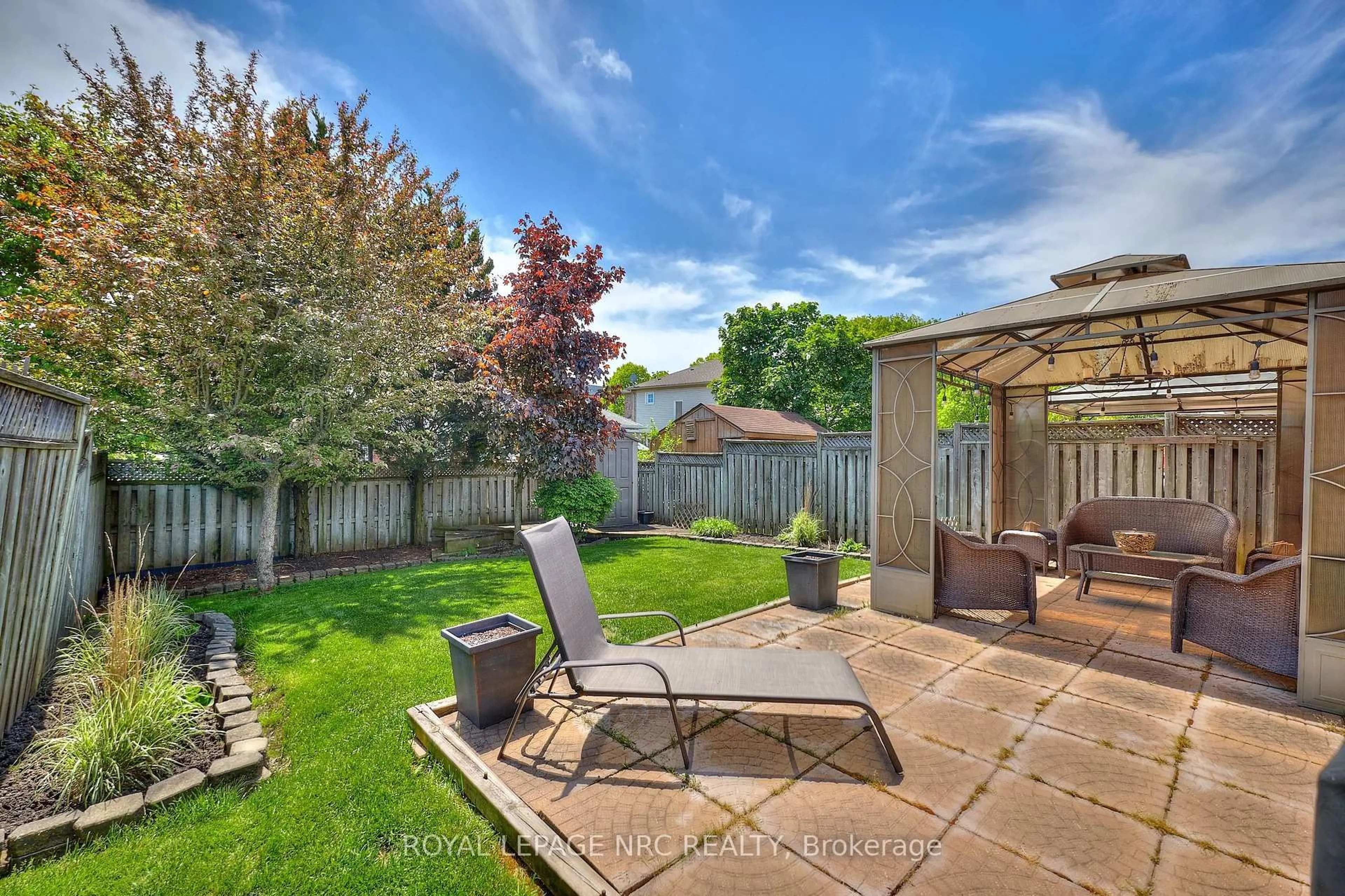 Patio, street for 41 Jackson Crt, Welland Ontario L3C 7G2