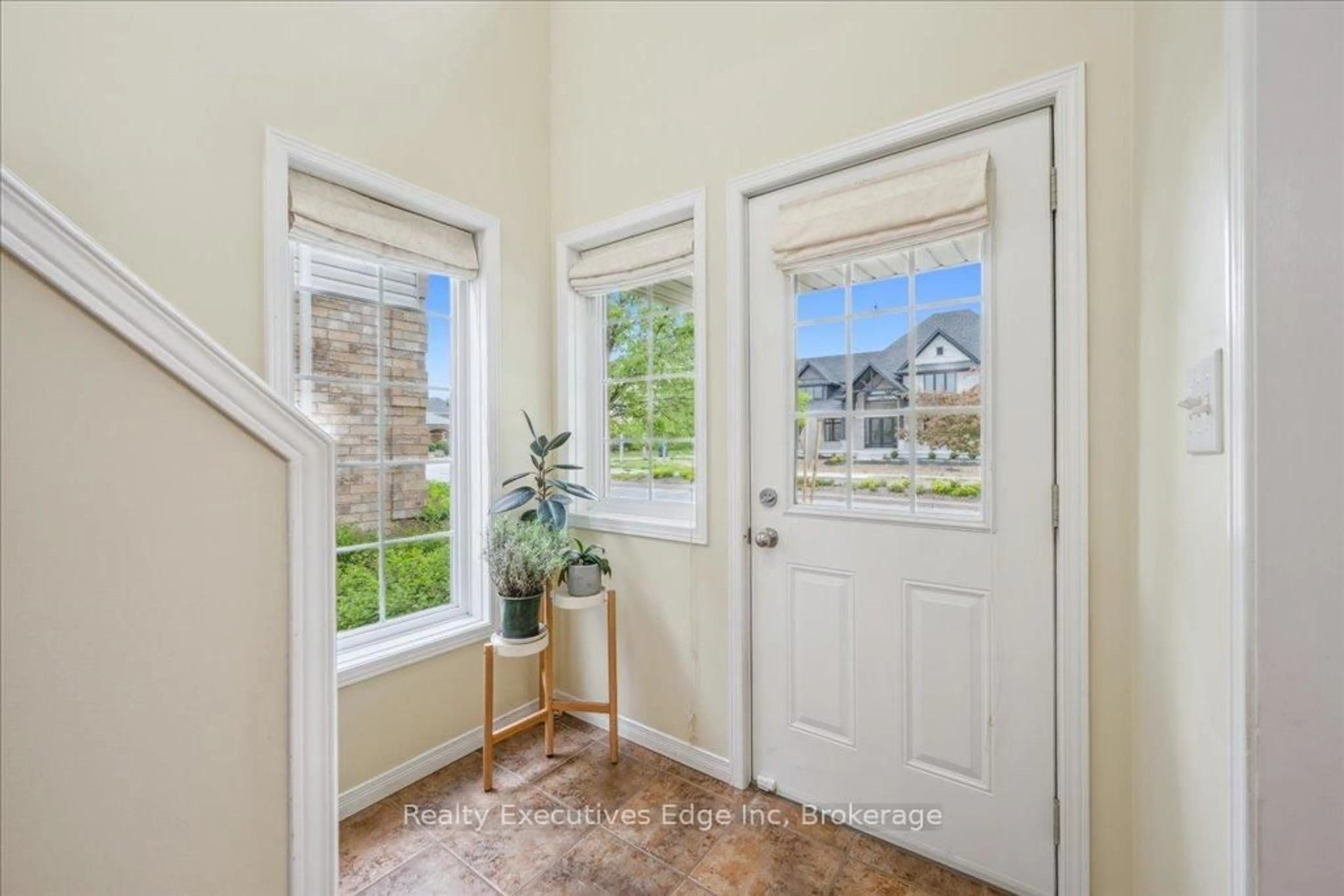 Indoor entryway for 210 Dawn Ave #Unit#5, Guelph Ontario N1G 5L5