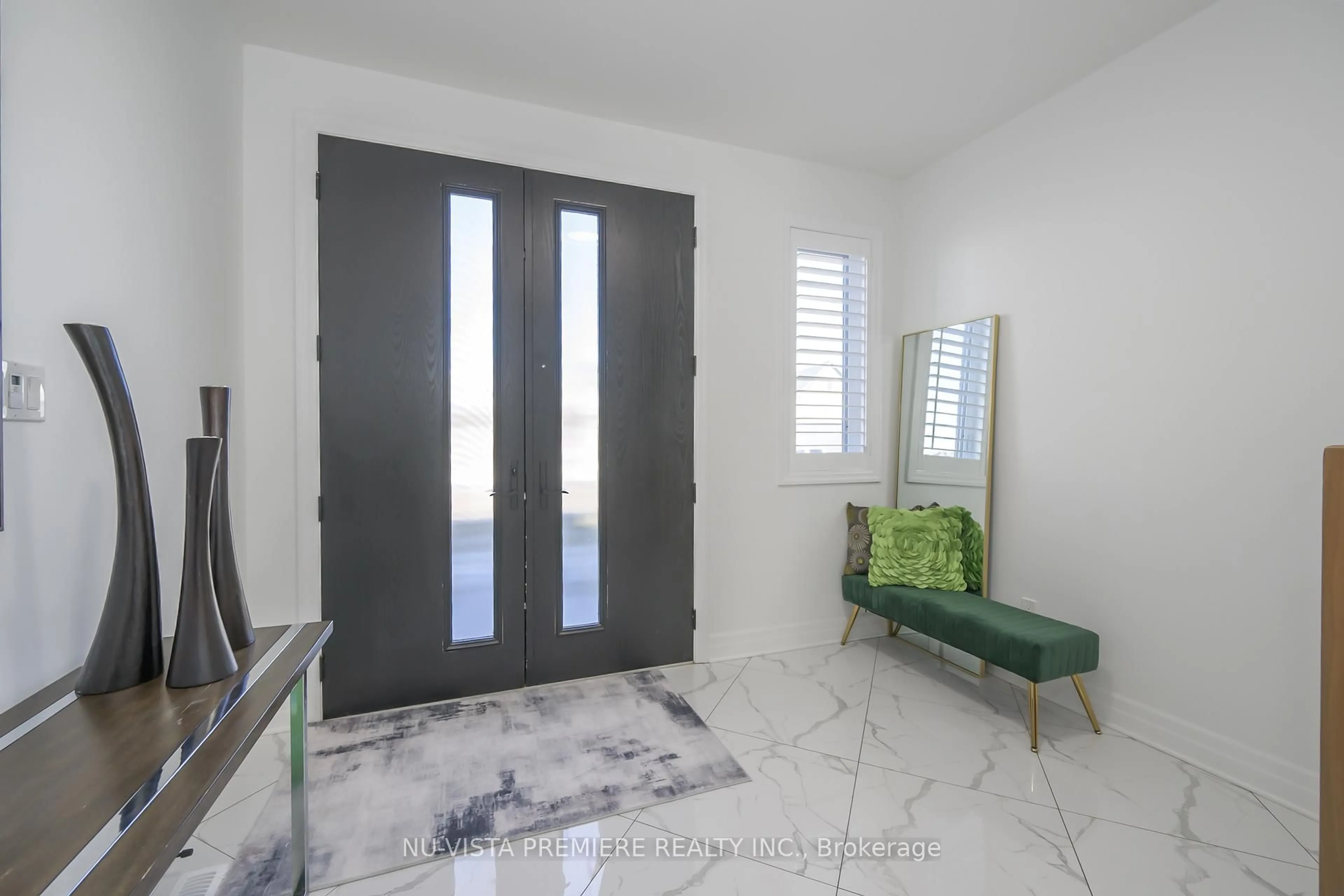 Indoor entryway for 2149 Linkway Blvd, London South Ontario N6K 0K8