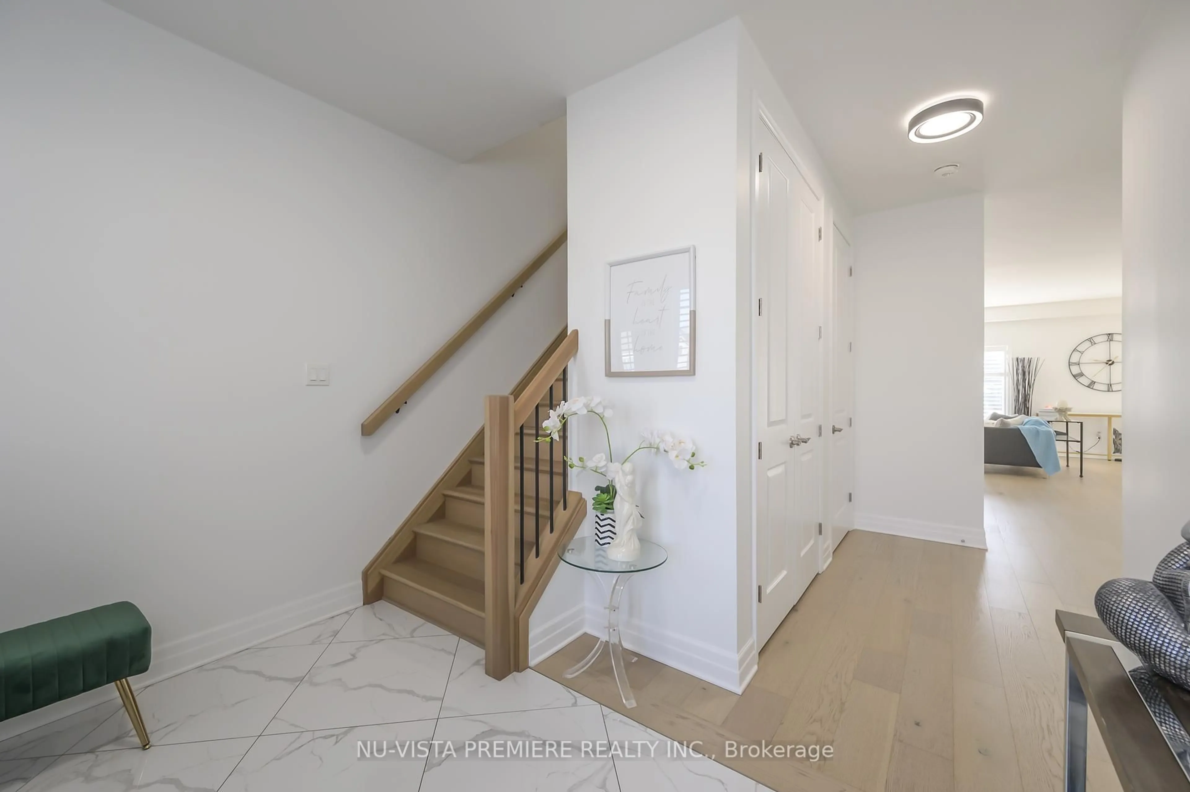 Indoor entryway for 2149 Linkway Blvd, London South Ontario N6K 0K8