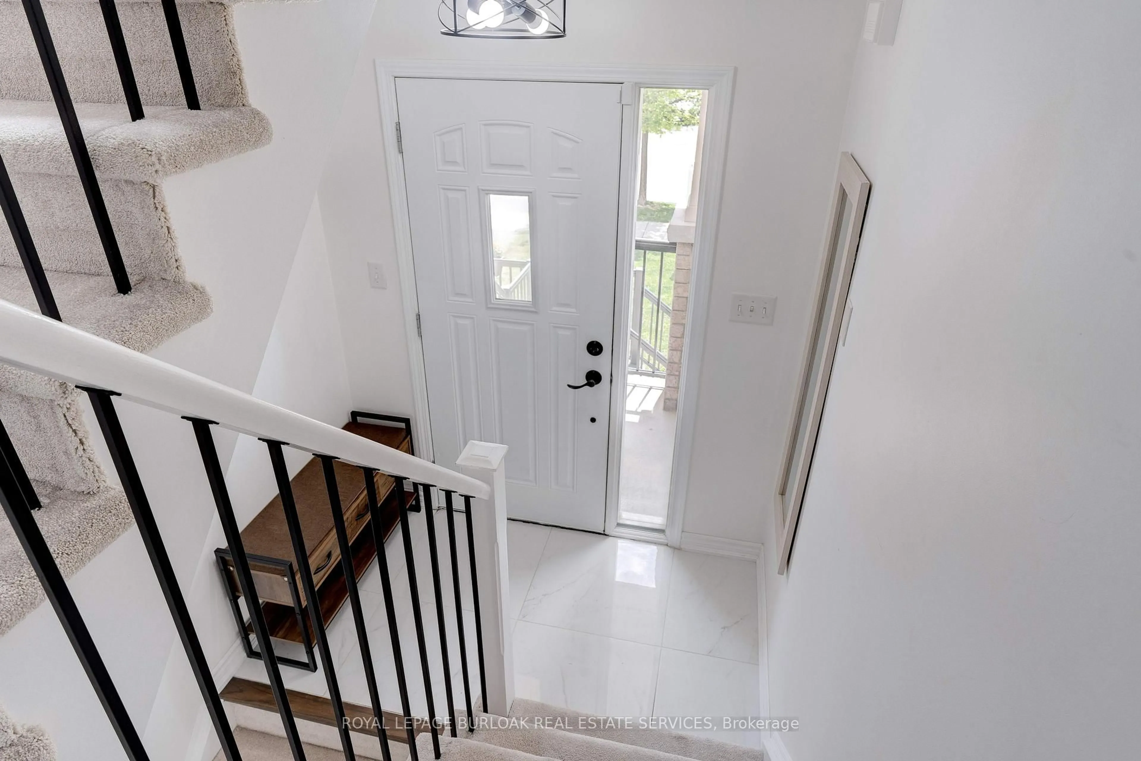 Indoor entryway for 46 Ohara Lane, Hamilton Ontario L9K 0C8
