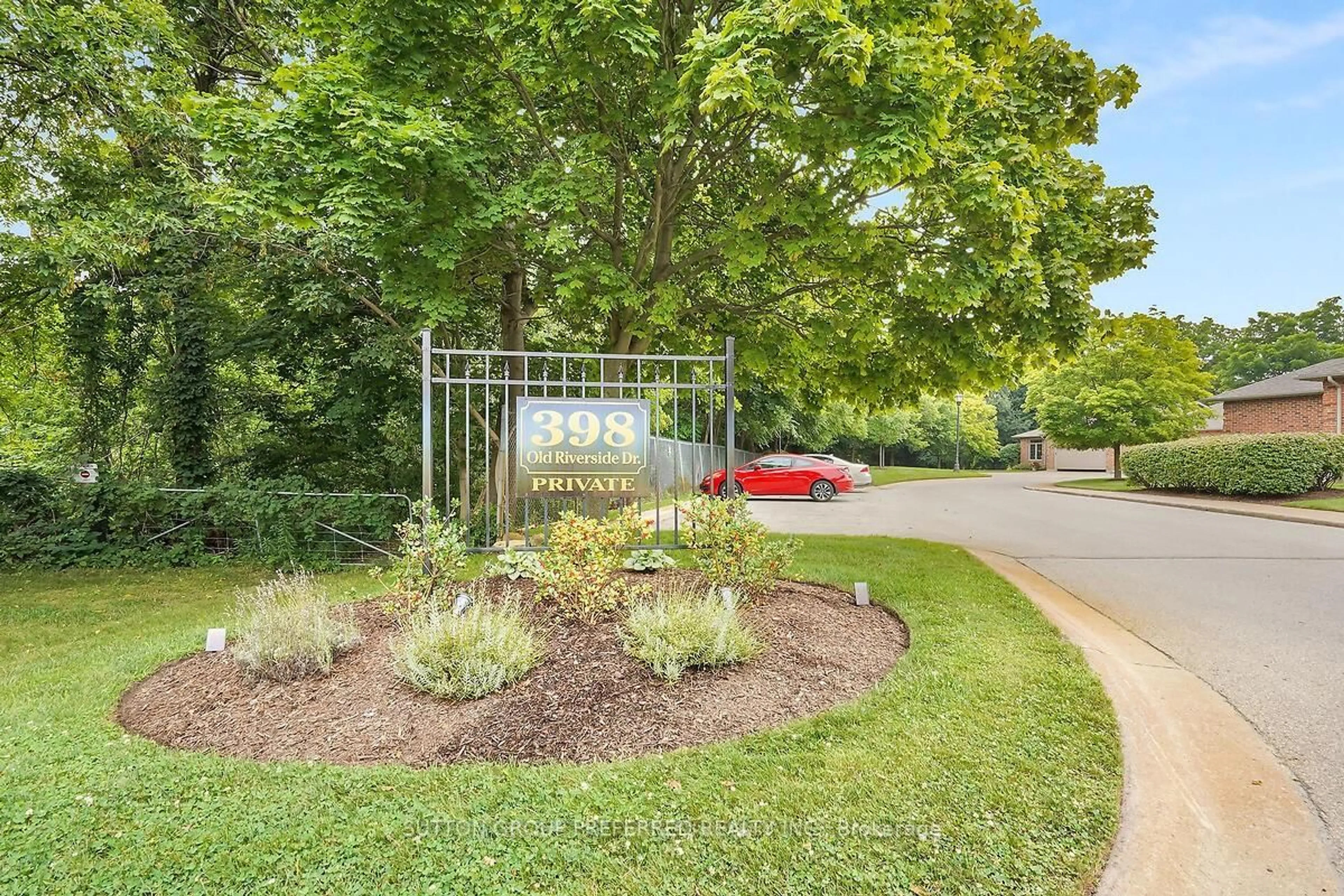 Unknown for 398 Old Riverside Dr #6, London North Ontario N6H 4T3