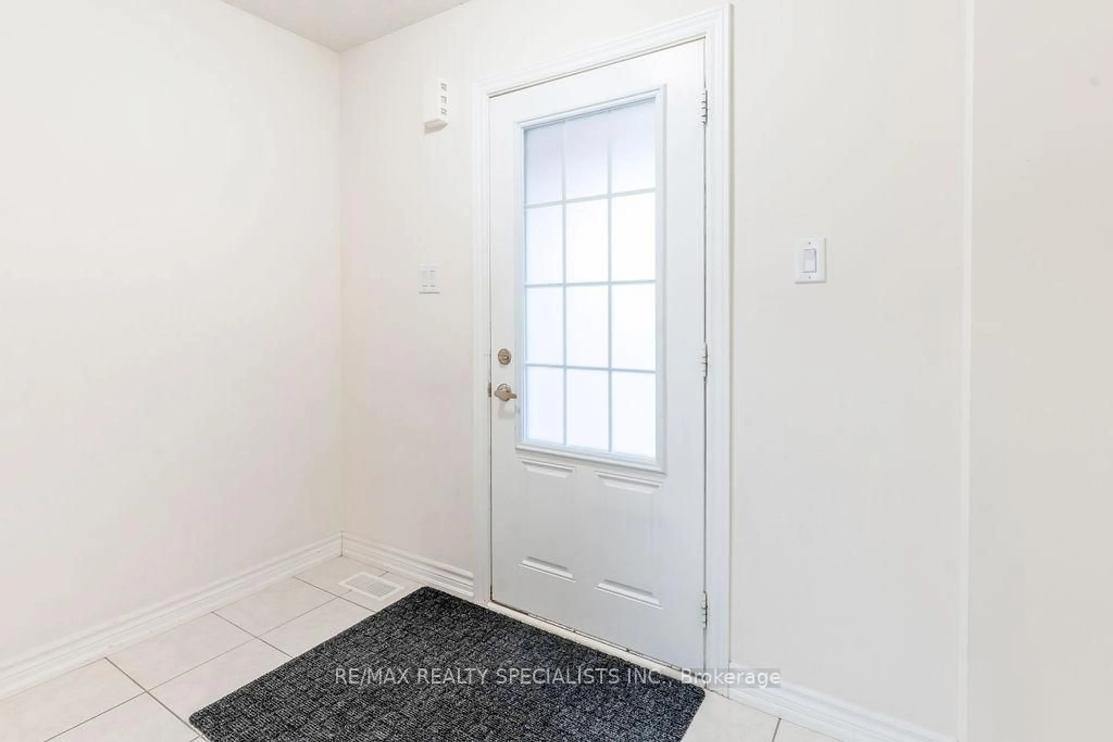 Indoor entryway for 78 Munro Circ, Brantford Ontario N3T 0R5