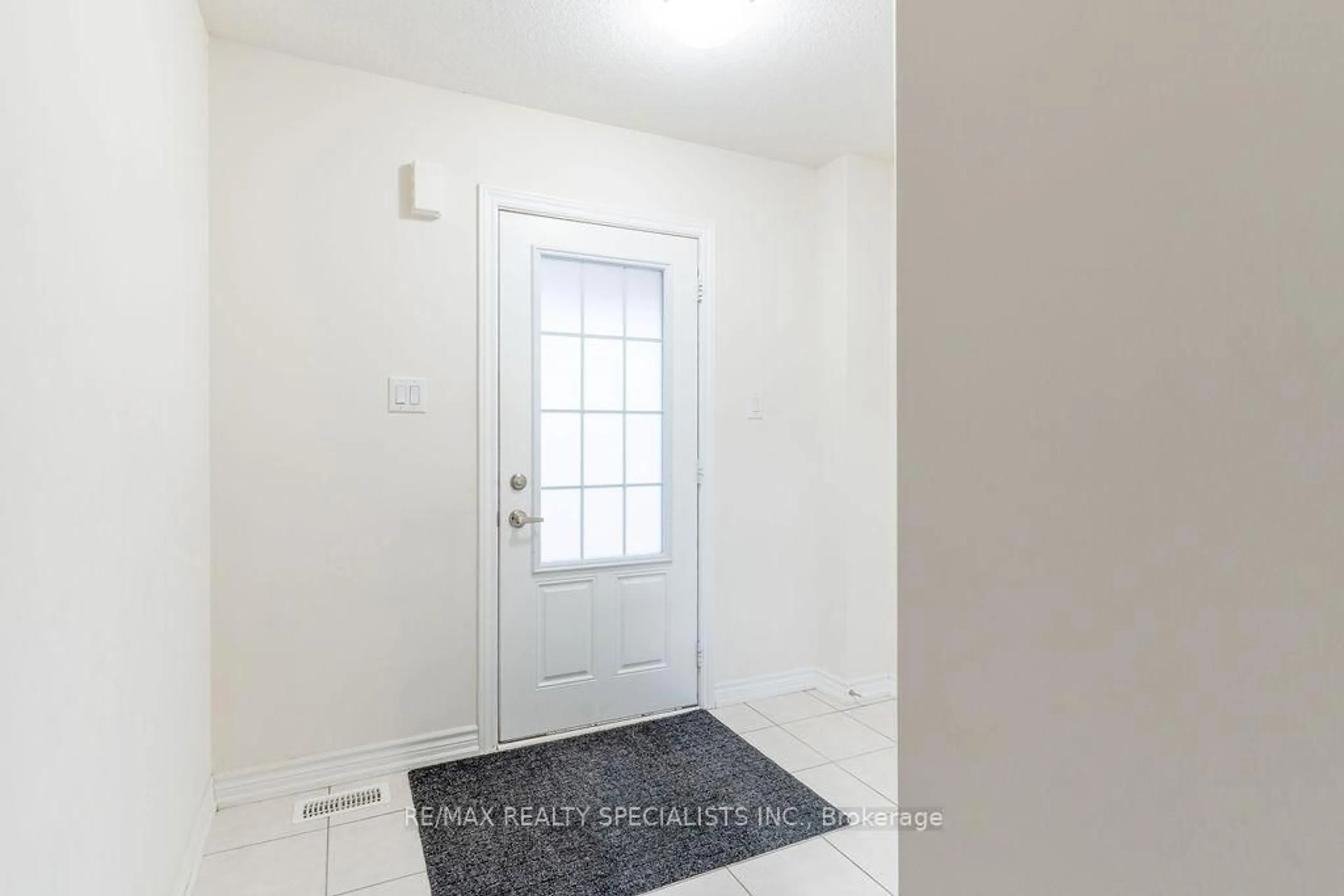 Indoor entryway for 78 Munro Circ, Brantford Ontario N3T 0R5