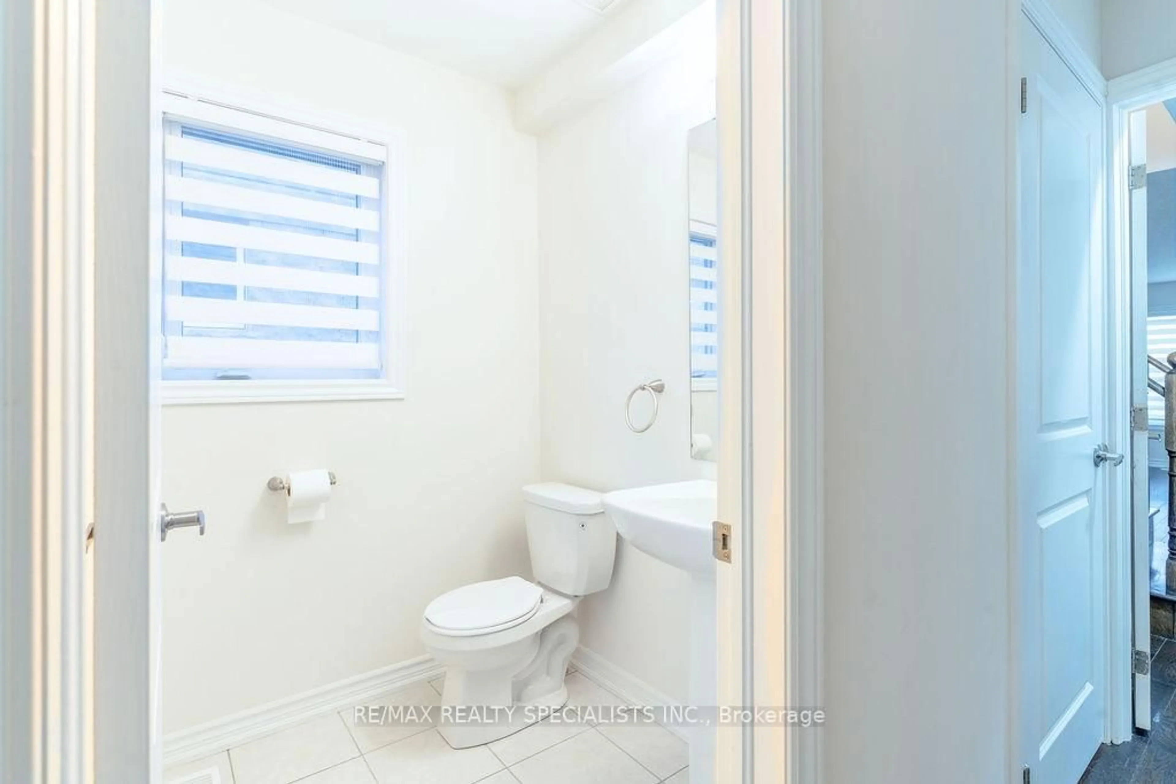 Standard bathroom, unknown for 78 Munro Circ, Brantford Ontario N3T 0R5