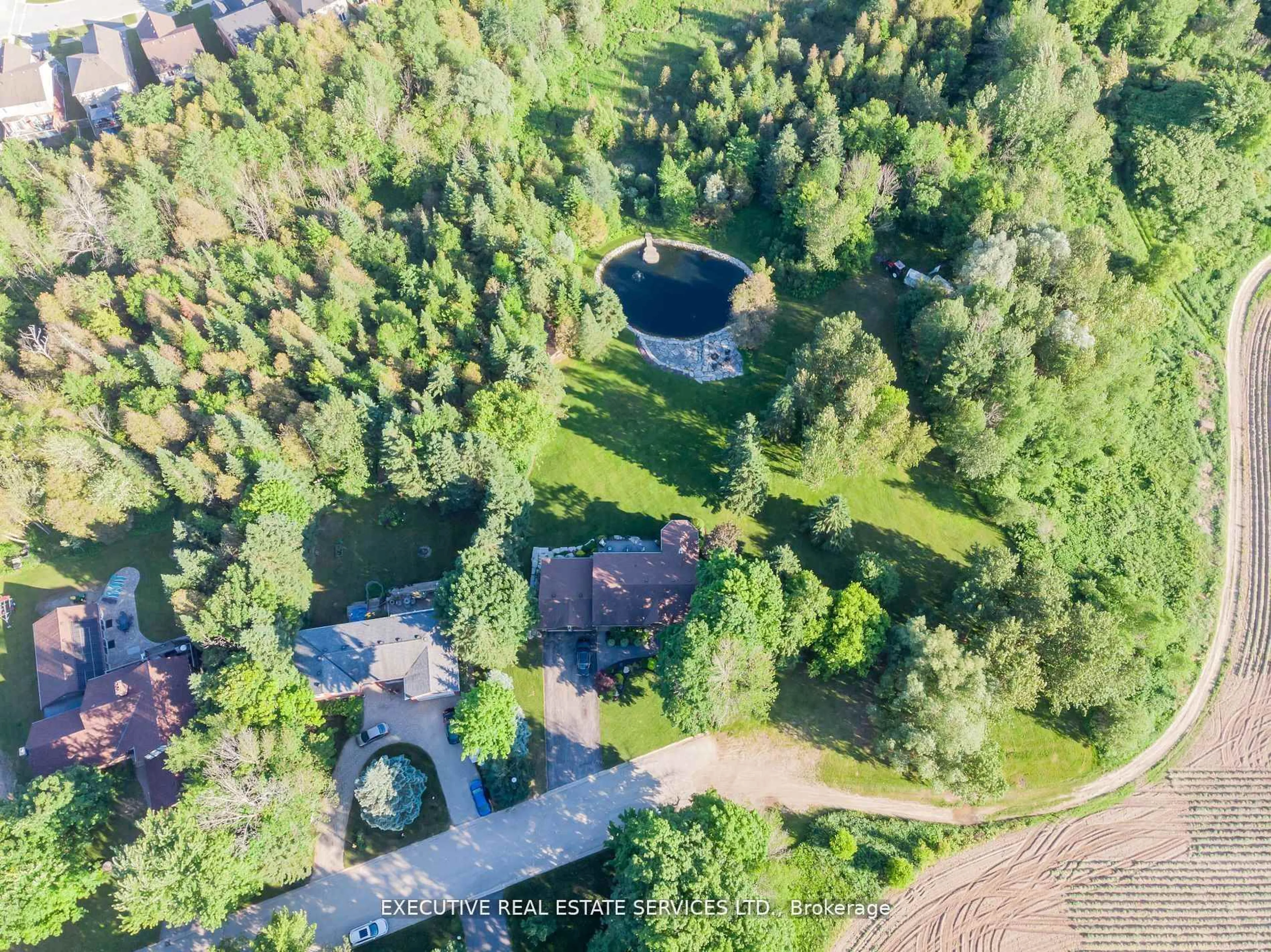 A pic from outside/outdoor area/front of a property/back of a property/a pic from drone, forest/trees view for 138 Maple Crt, Shelburne Ontario L9V 2W3