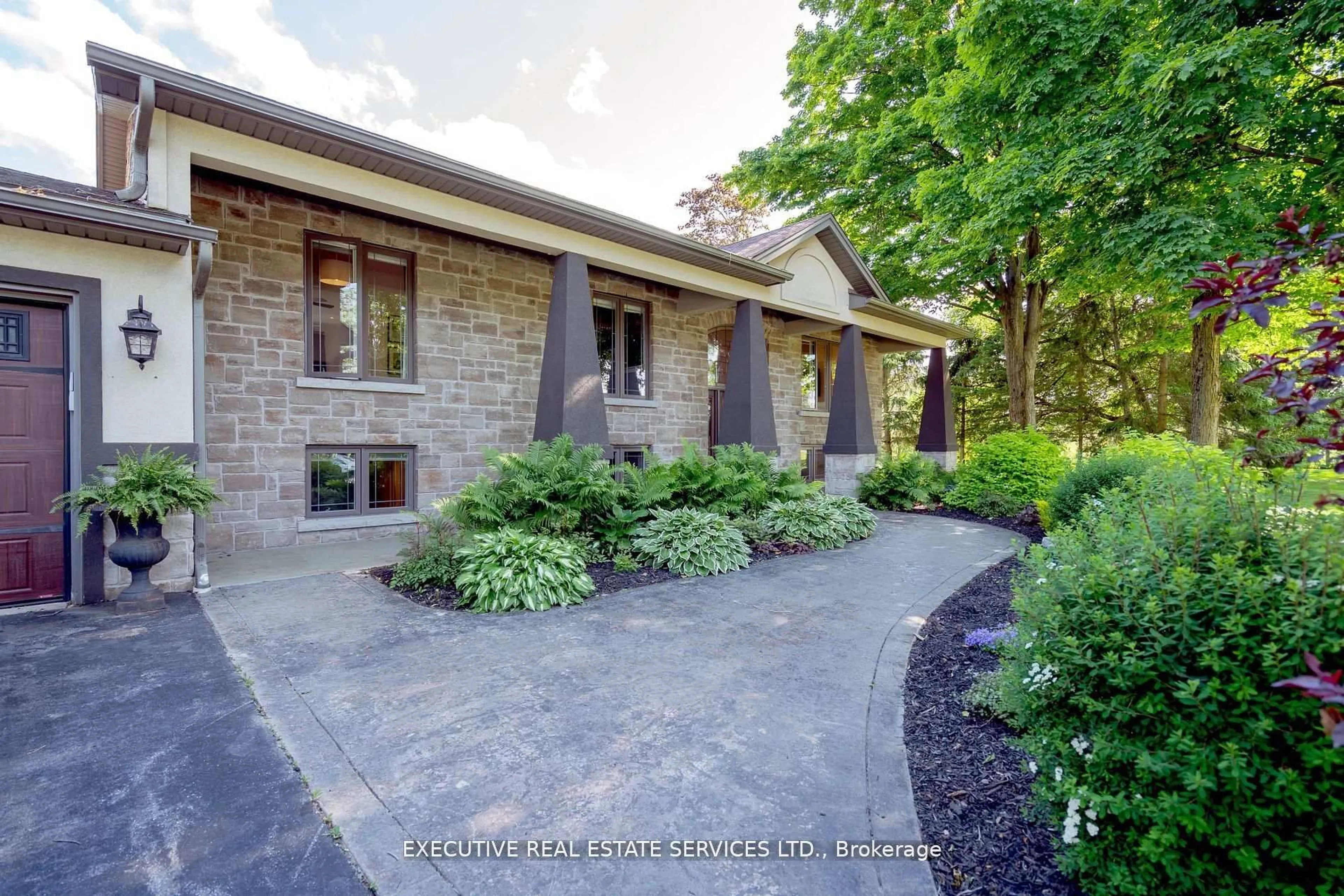 Home with brick exterior material, street for 138 Maple Crt, Shelburne Ontario L9V 2W3