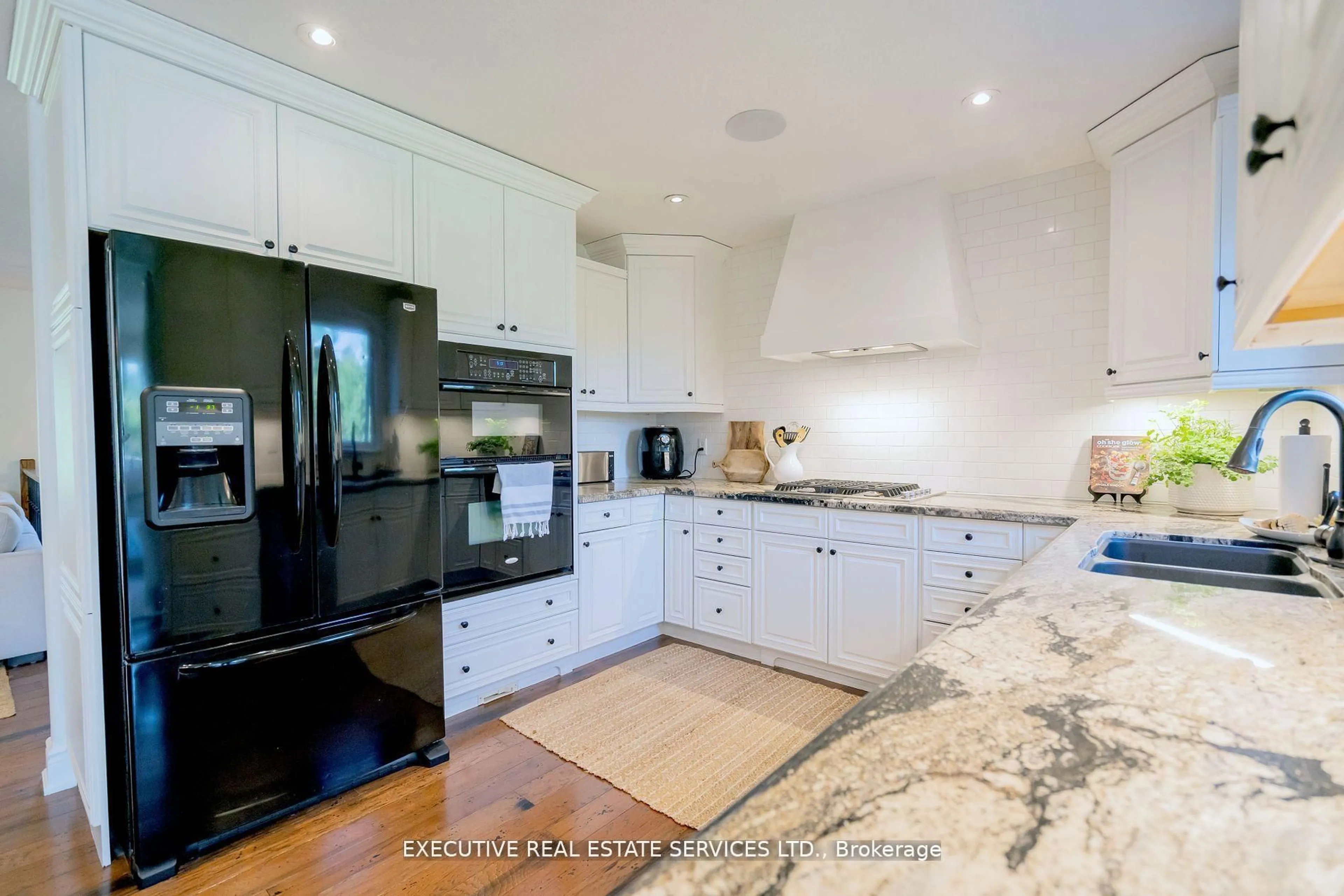 Open concept kitchen, ceramic/tile floor for 138 Maple Crt, Shelburne Ontario L9V 2W3