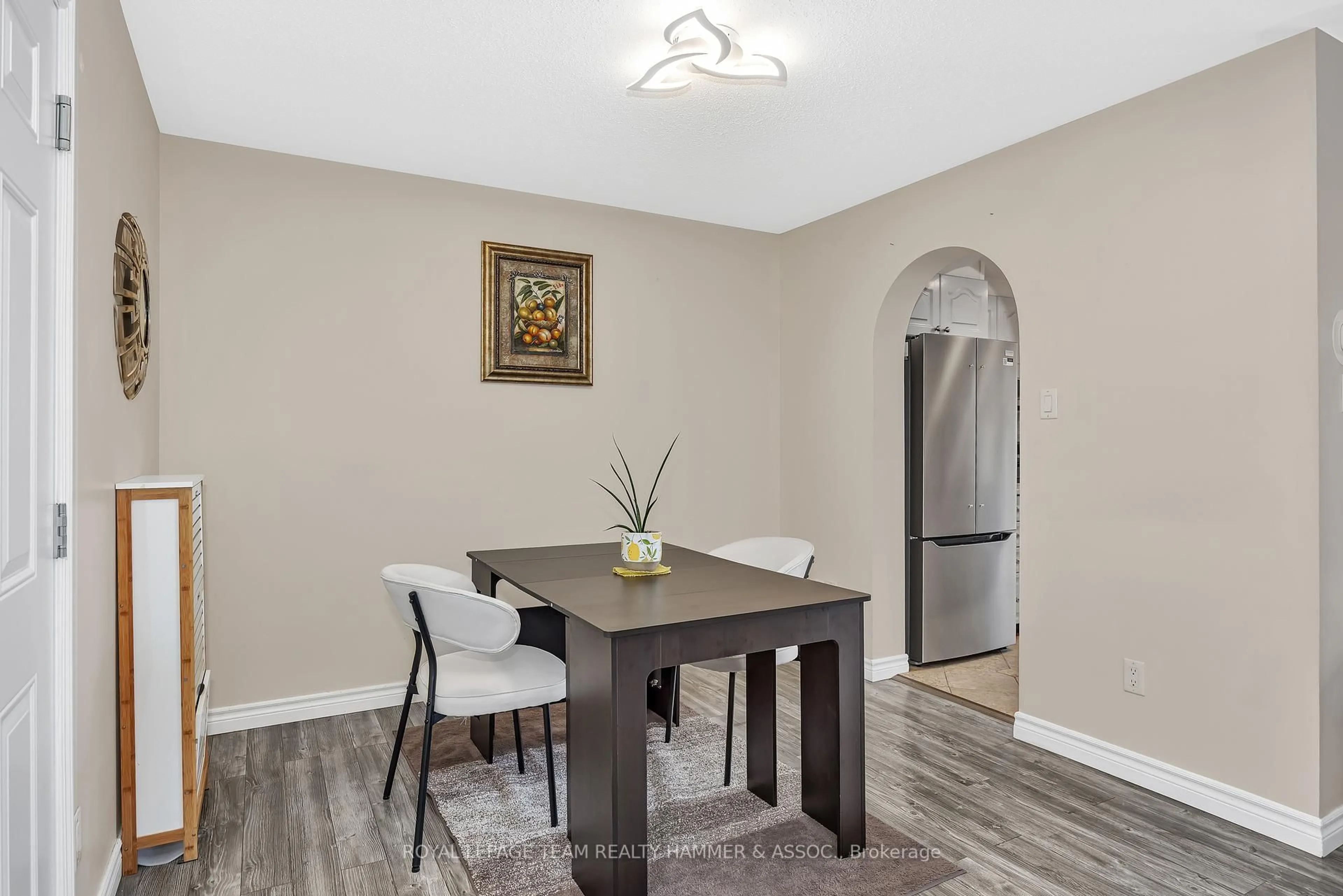 Dining room, wood/laminate floor for 420 Goldenbrook Way, Ottawa Ontario K4A 0J7