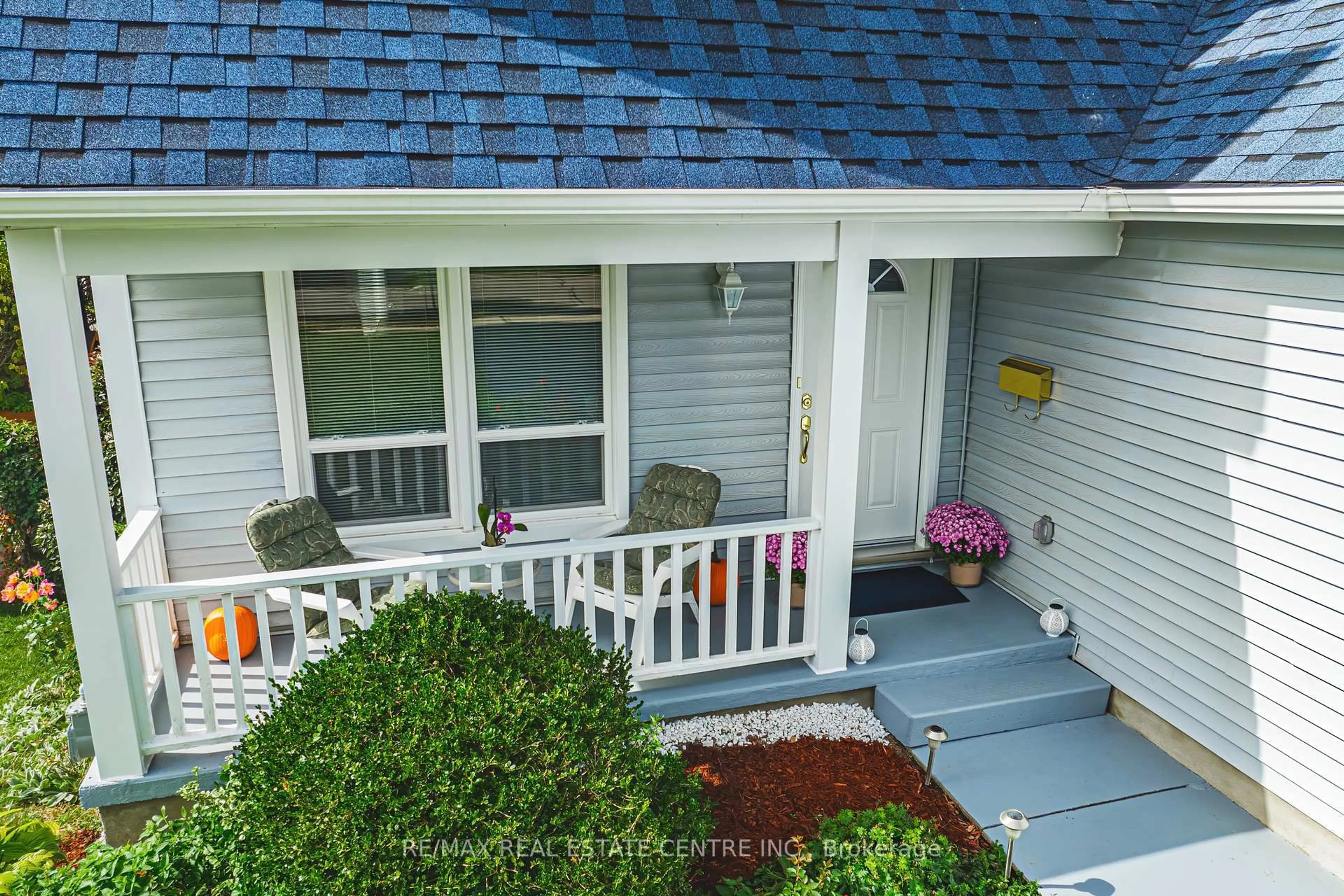 Home with vinyl exterior material, street for 27 Westchester Dr, Kitchener Ontario N2B 3M7