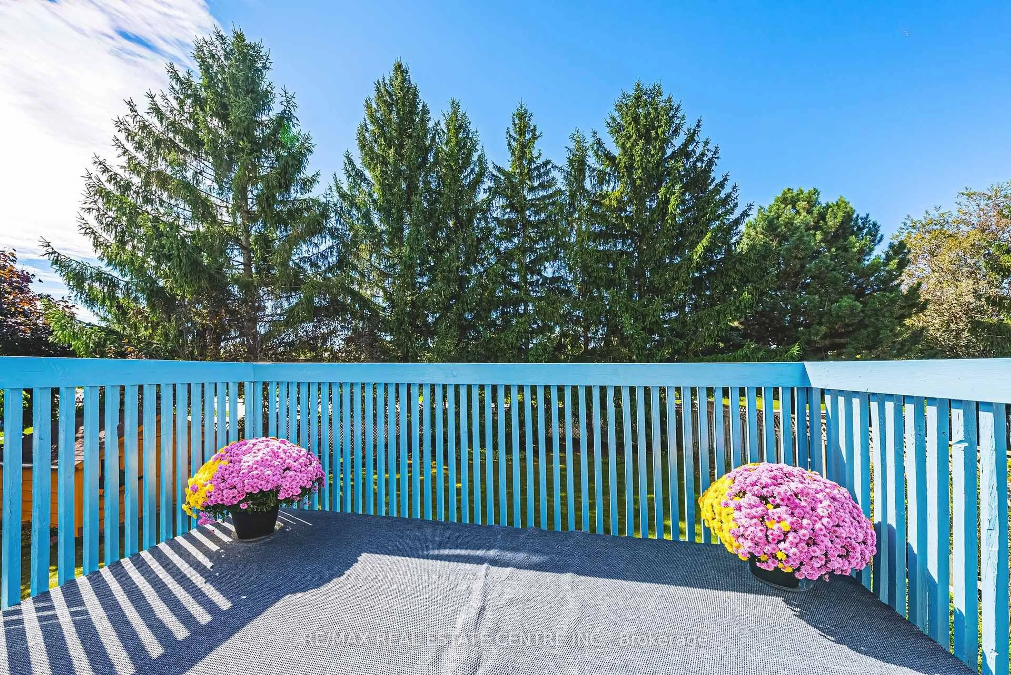 Patio, water/lake/river/ocean view for 27 Westchester Dr, Kitchener Ontario N2B 3M7