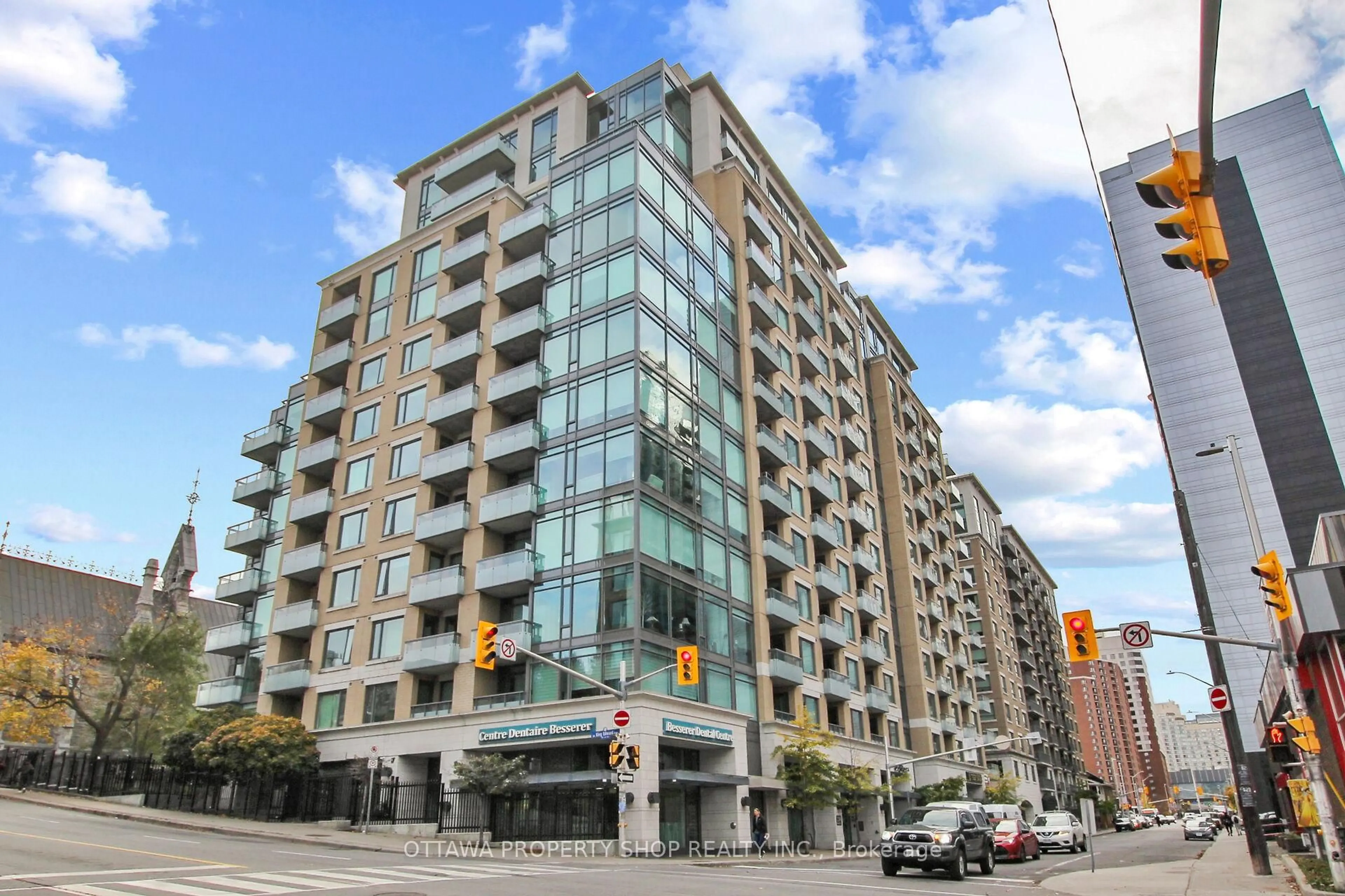 Patio, building for 238 Besserer St #1205, Ottawa Ontario K1N 6B1