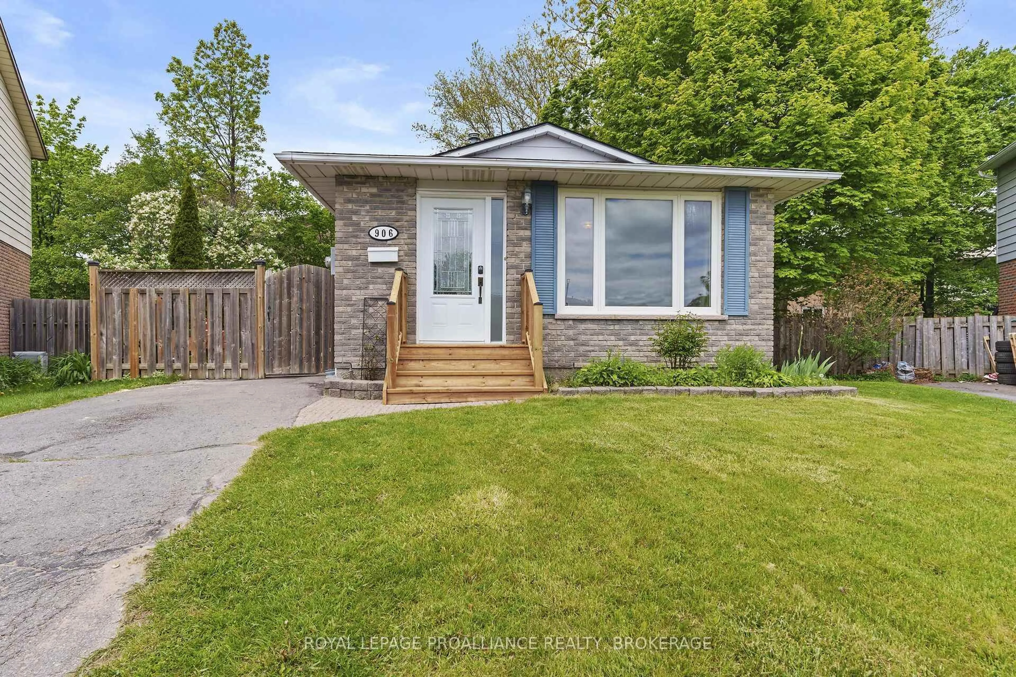 Home with brick exterior material, street for 906 Braelorne Pl, Kingston Ontario K7P 1N4