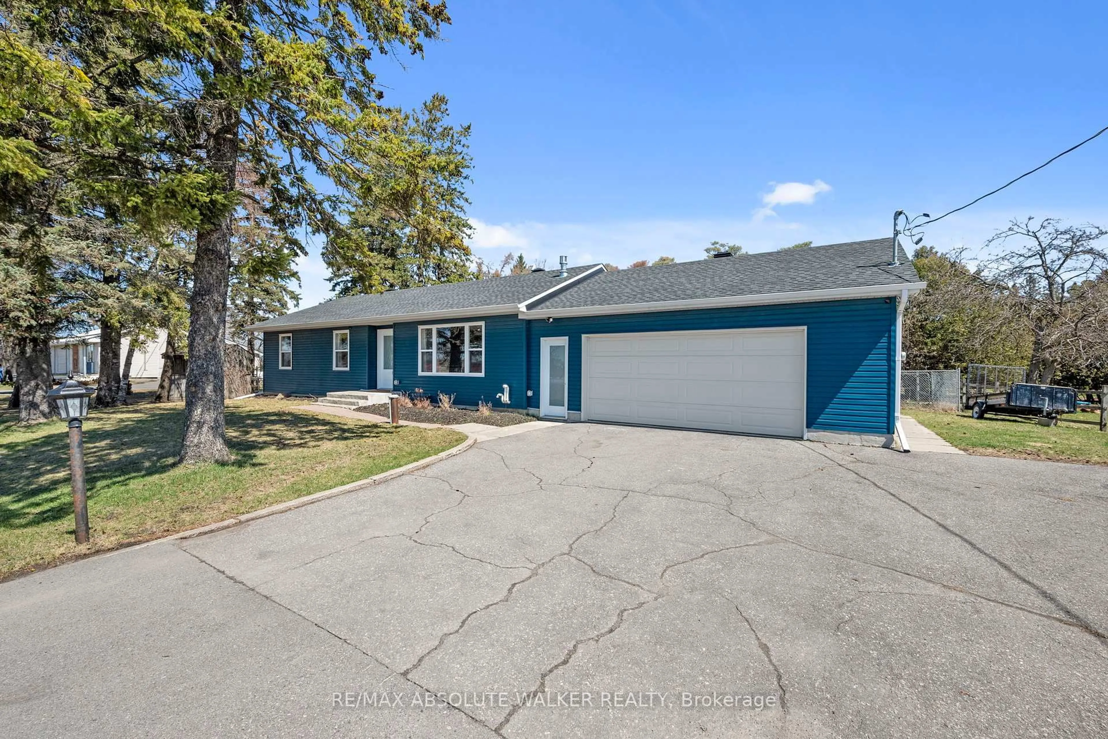 A pic from outside/outdoor area/front of a property/back of a property/a pic from drone, street for 2477 Merivale Rd, Ottawa Ontario K2C 3H1