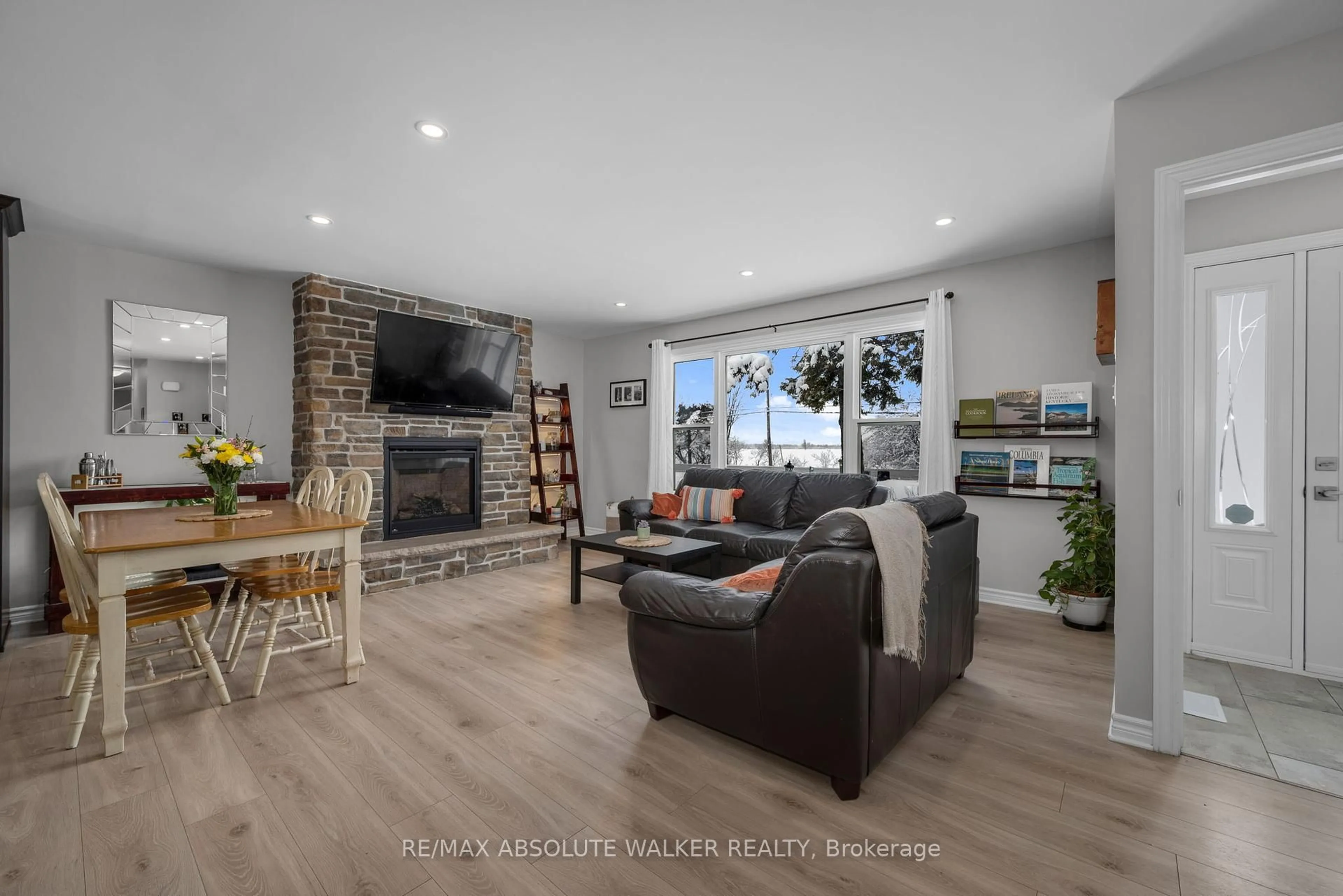 Living room with furniture, unknown for 2477 Merivale Rd, Ottawa Ontario K2C 3H1