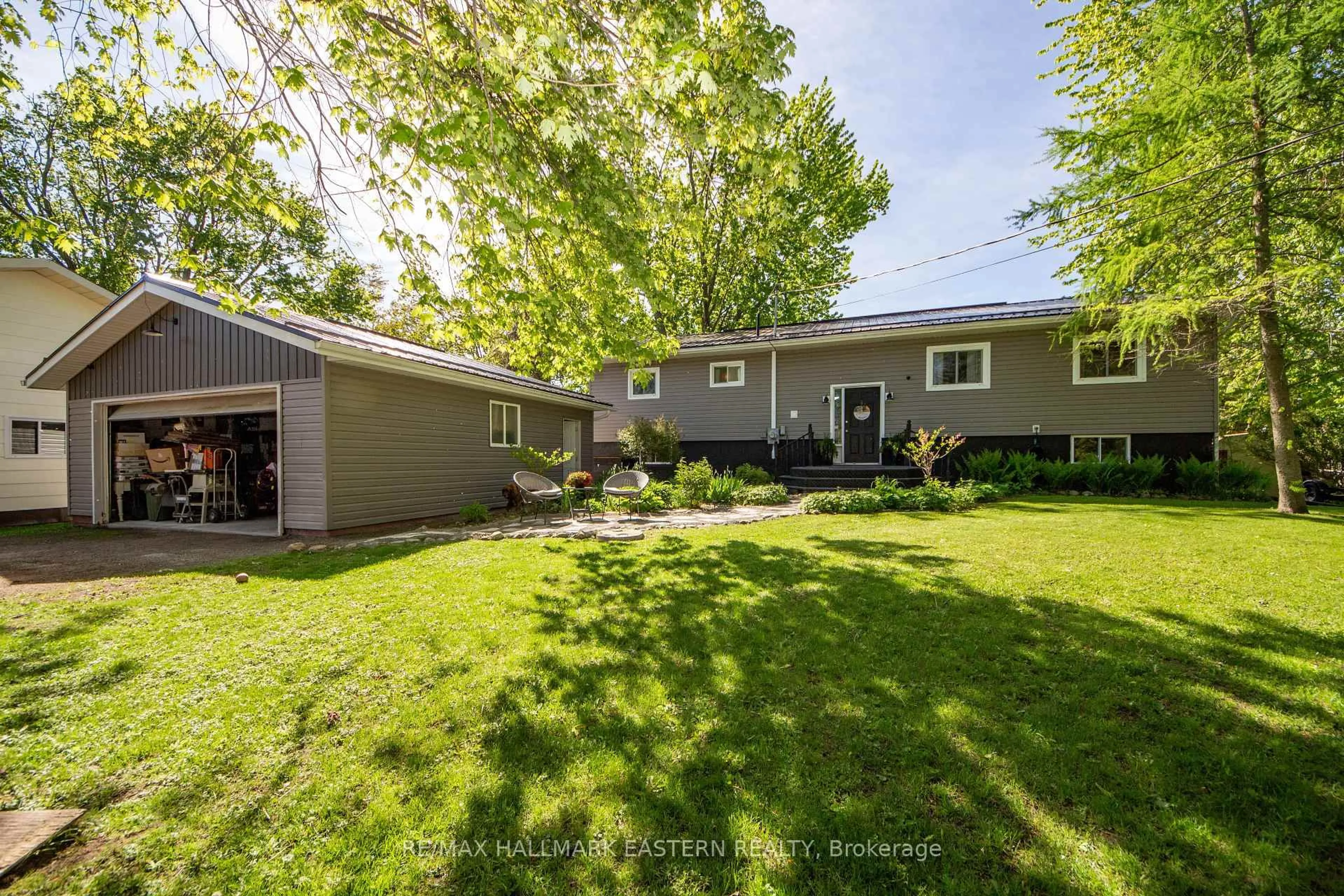 A pic from outside/outdoor area/front of a property/back of a property/a pic from drone, street for 1169 Roger Pl, Selwyn Ontario K0L 1T0