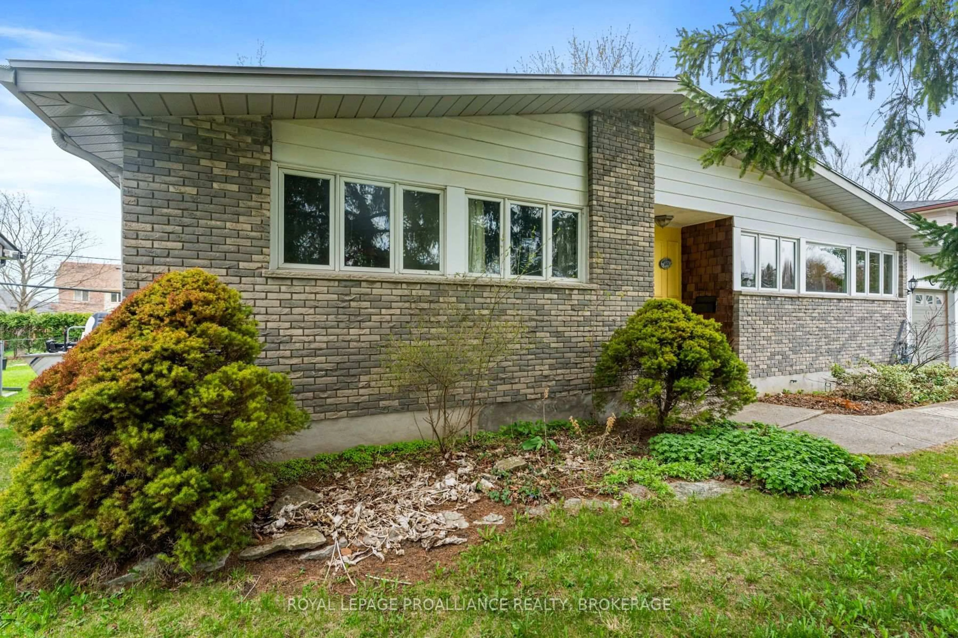 Home with brick exterior material, street for 1071 Lincoln Dr, Kingston Ontario K7M 4Z3