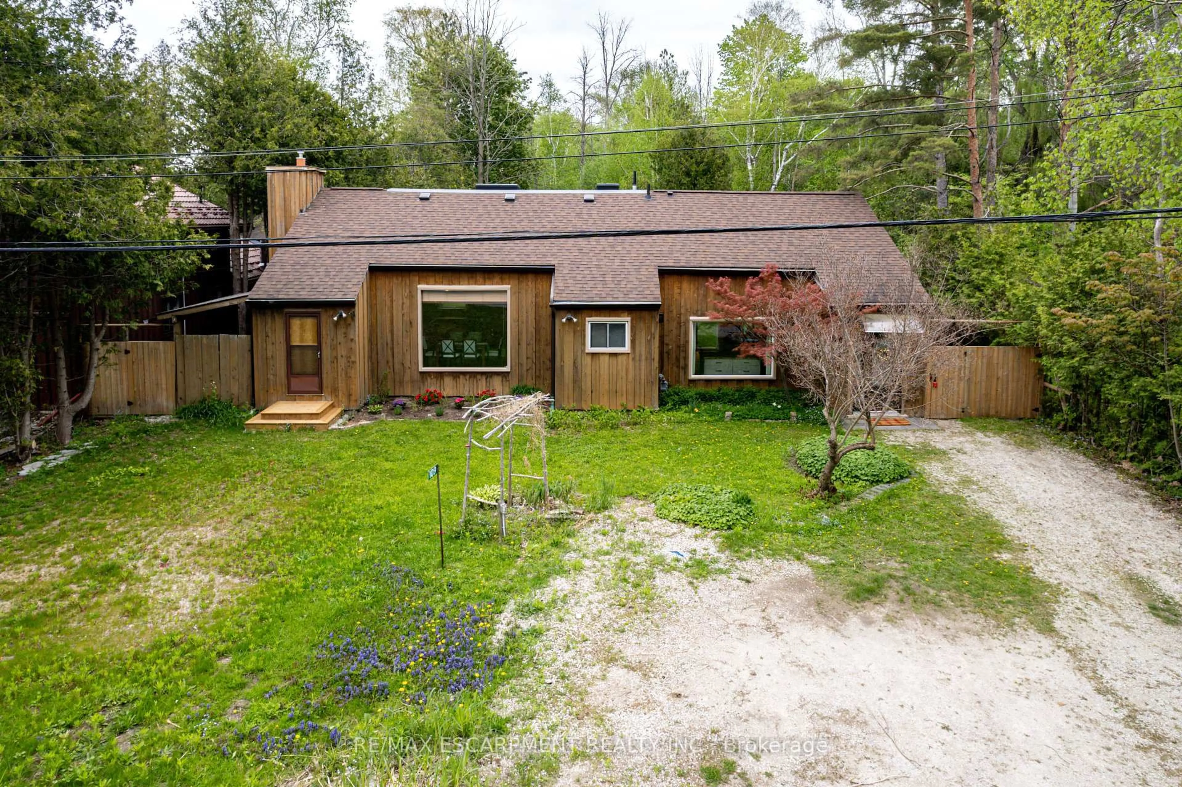 A pic from outside/outdoor area/front of a property/back of a property/a pic from drone, forest/trees view for 109 Hope St, Blue Mountains Ontario L9Y 0L1