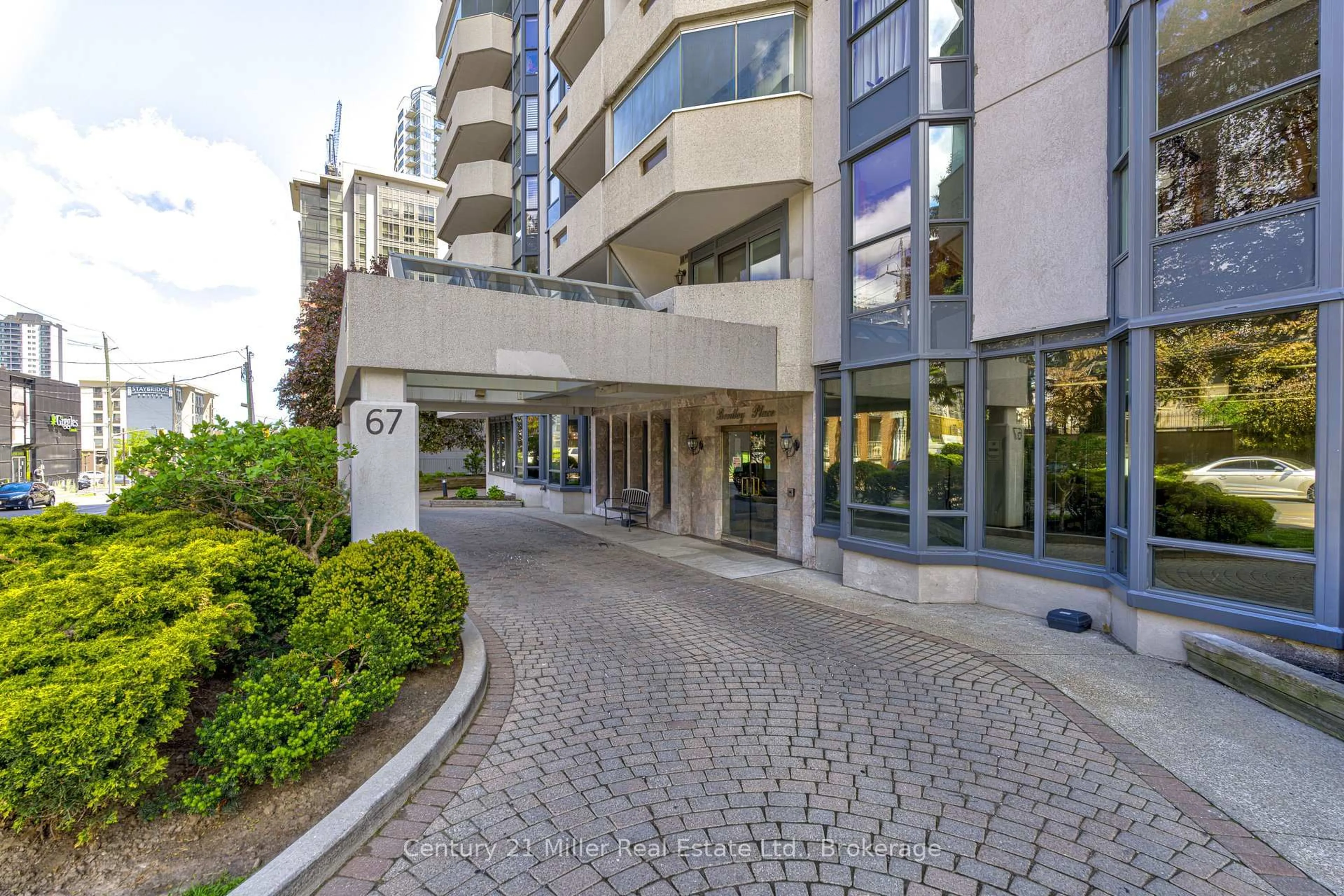 Indoor foyer for 67 Caroline St #17B, Hamilton Ontario L8P 3K6