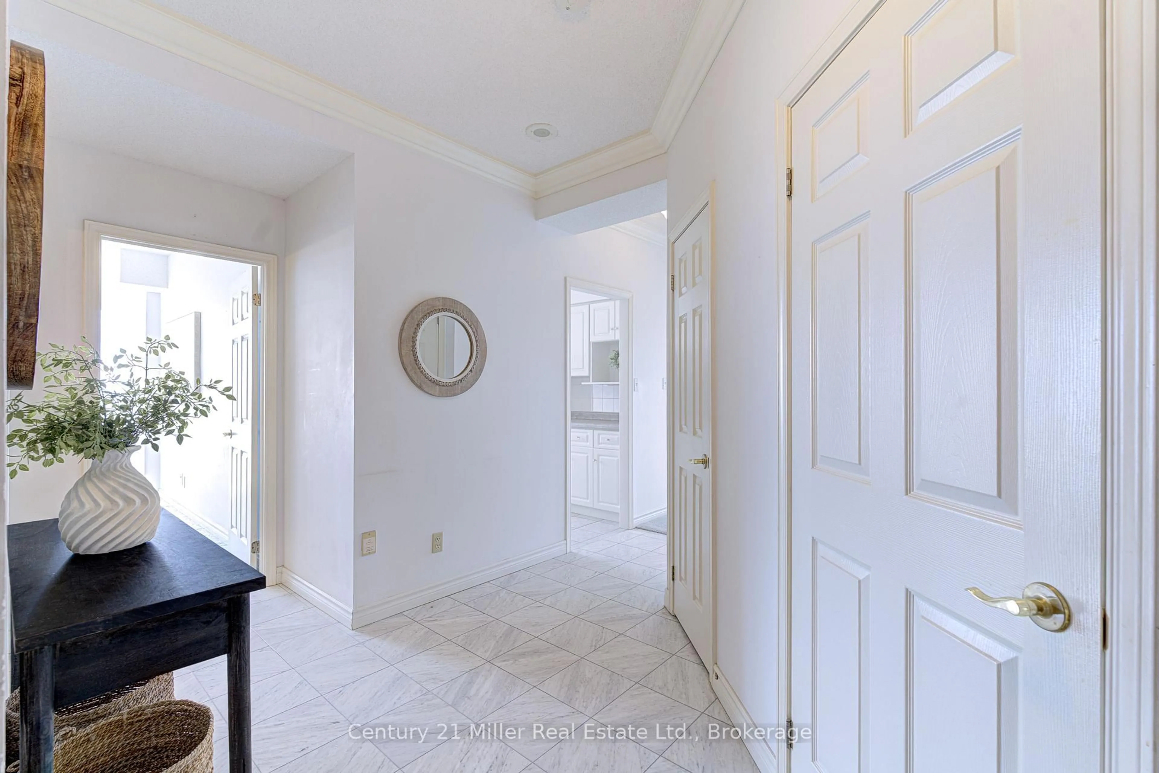 Indoor entryway for 67 Caroline St #17B, Hamilton Ontario L8P 3K6