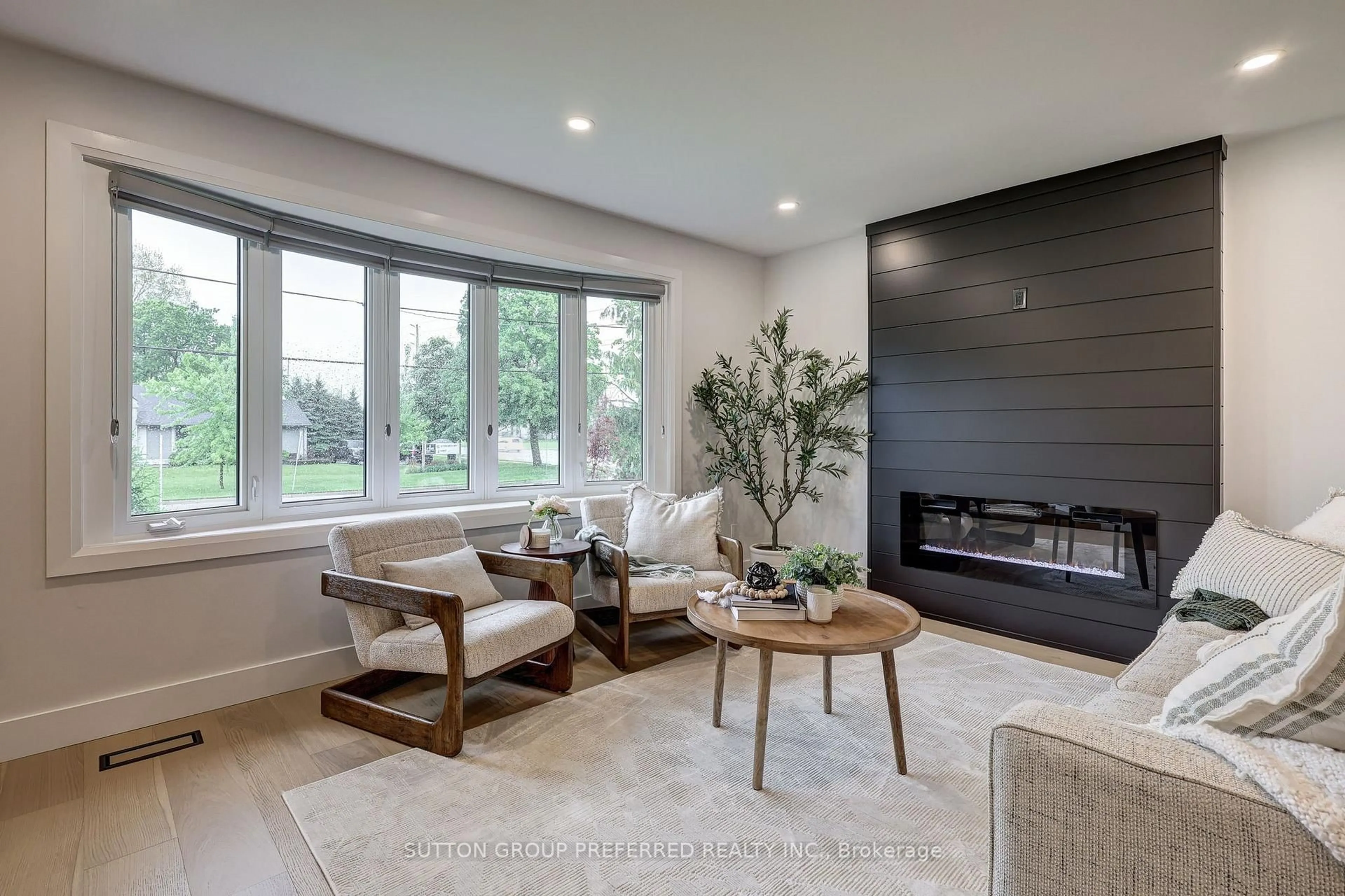 Living room with furniture, unknown for 1053 Willow Dr, London South Ontario N6E 1P4