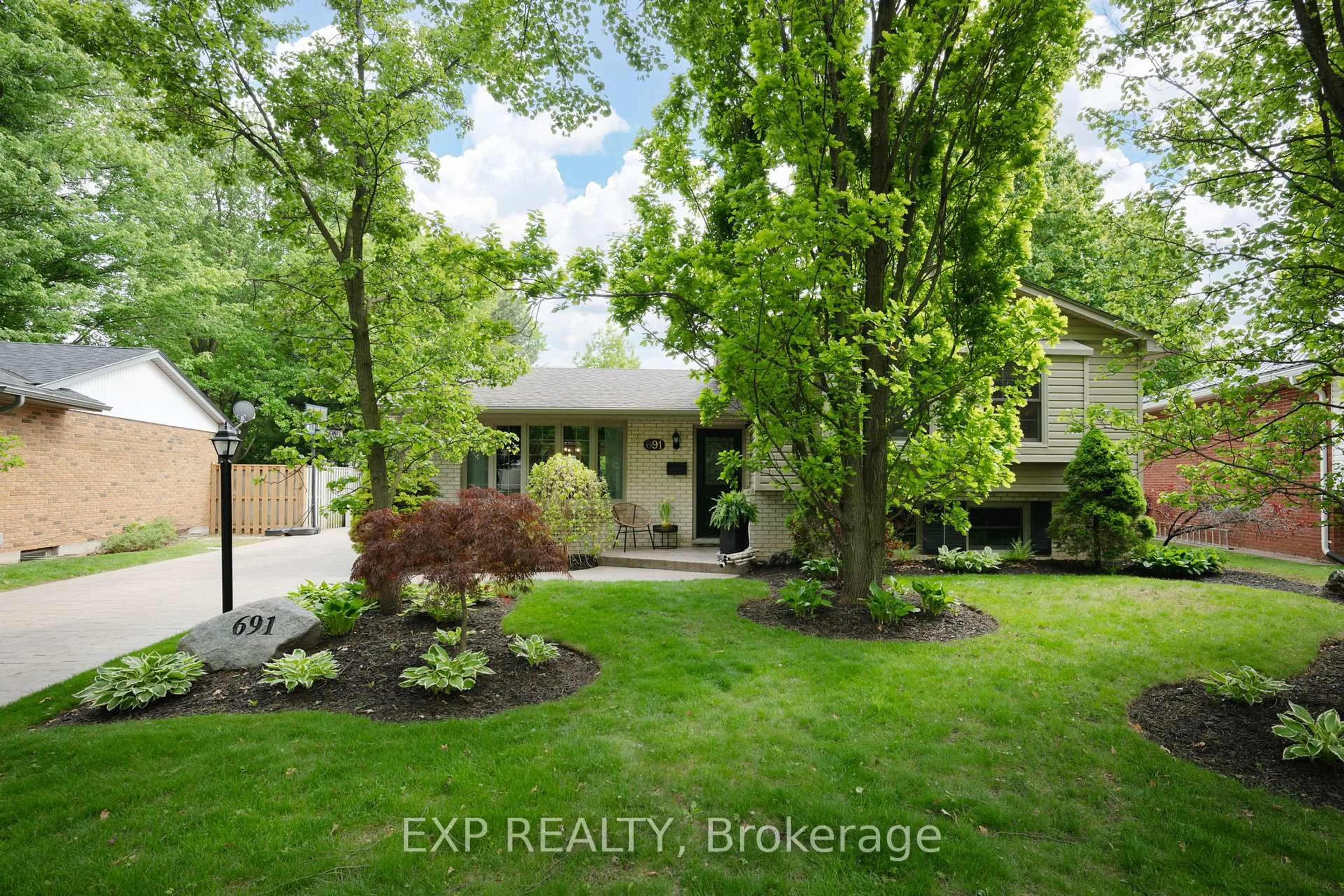 Unknown for 691 Algoma Ave, London North Ontario N5X 1W4