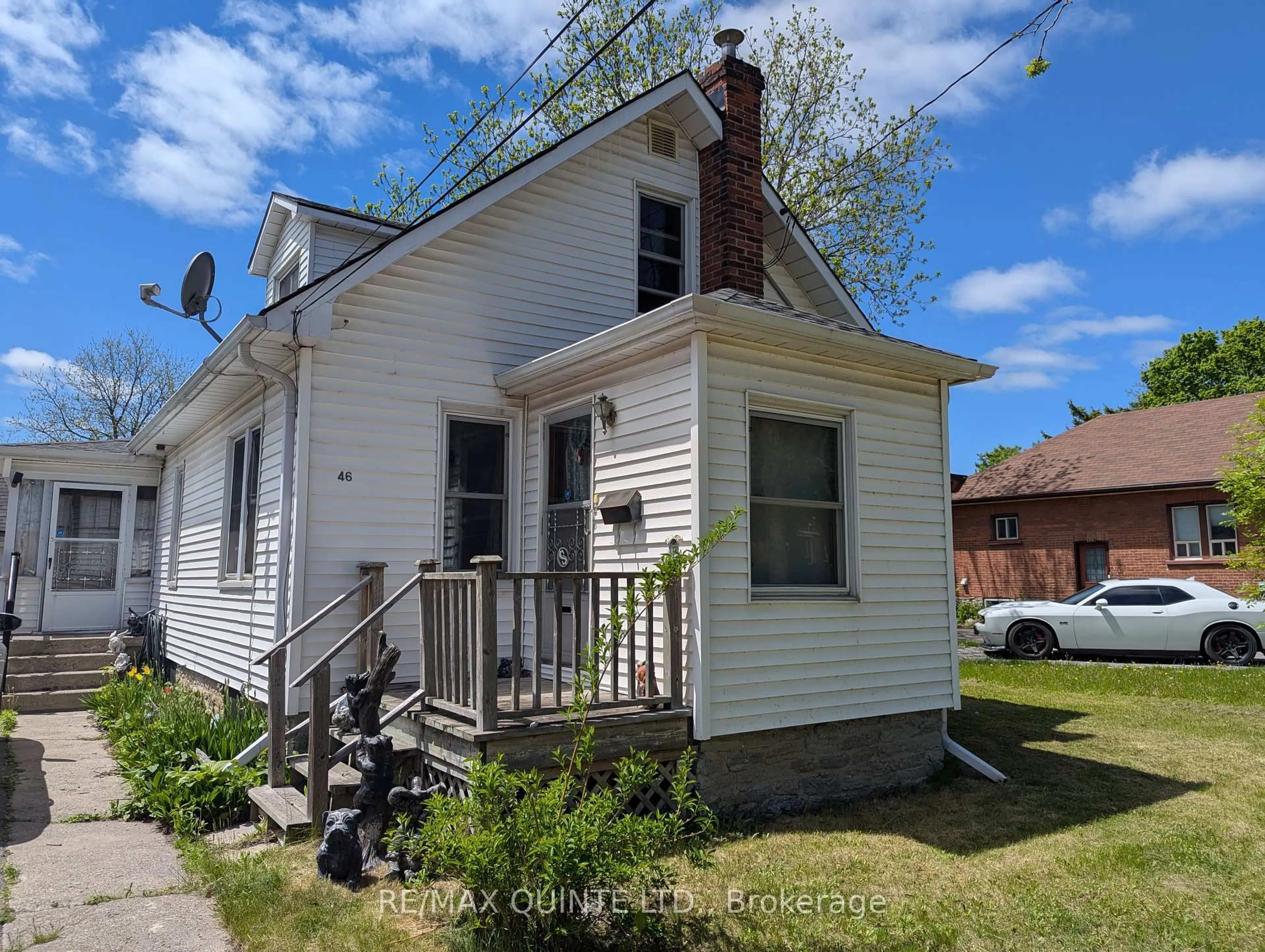 A pic from outside/outdoor area/front of a property/back of a property/a pic from drone, street for 46 Prince Of Wales Dr, Belleville Ontario K8P 2T7