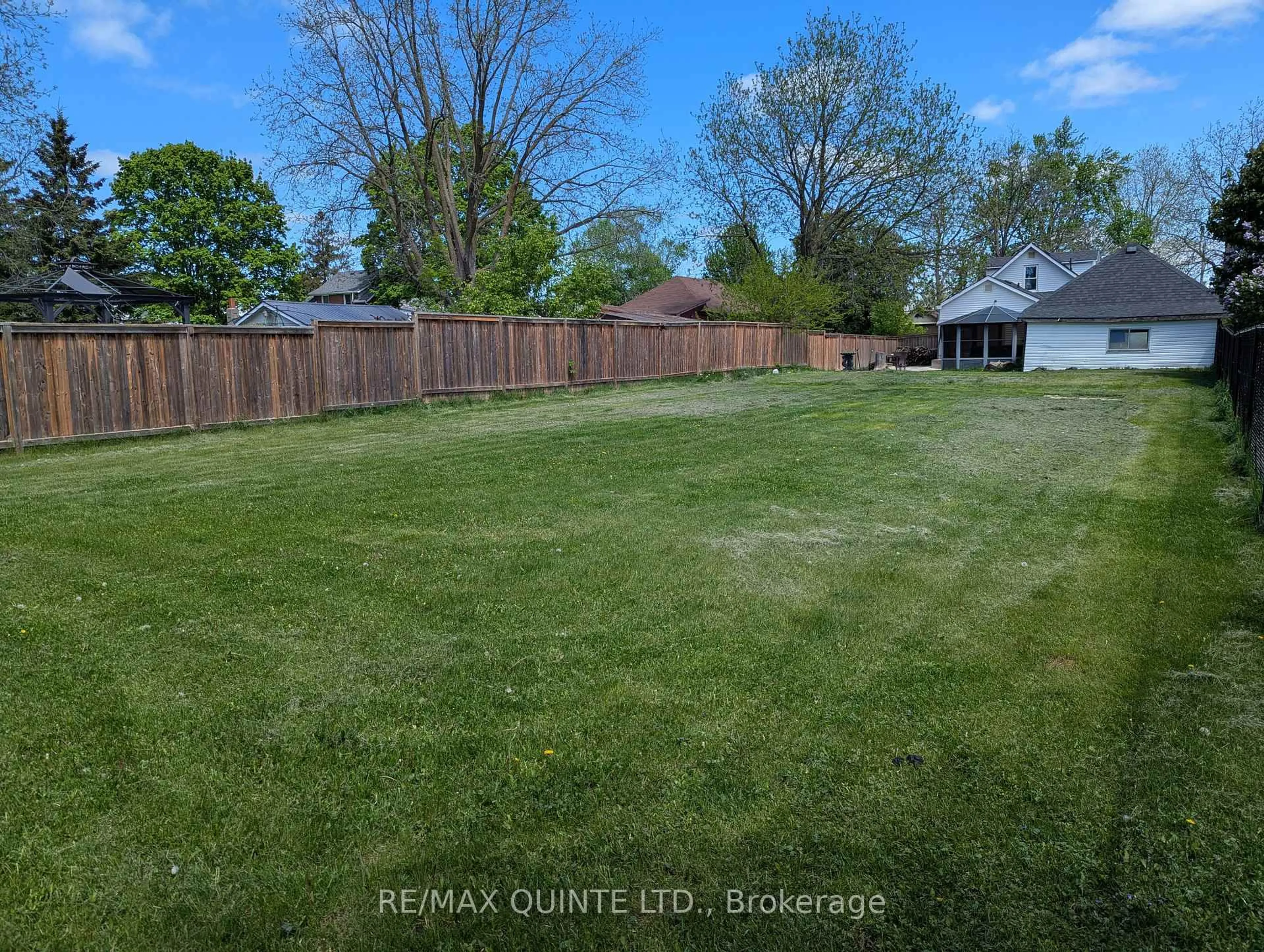 A pic from outside/outdoor area/front of a property/back of a property/a pic from drone, street for 46 Prince Of Wales Dr, Belleville Ontario K8P 2T7