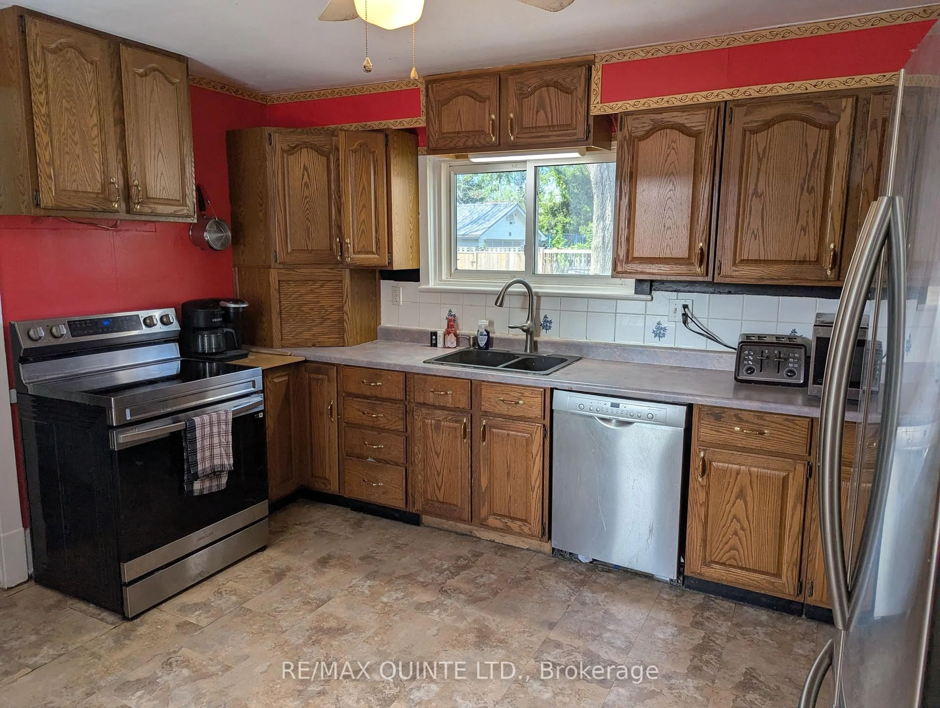 Standard kitchen, unknown for 46 Prince Of Wales Dr, Belleville Ontario K8P 2T7
