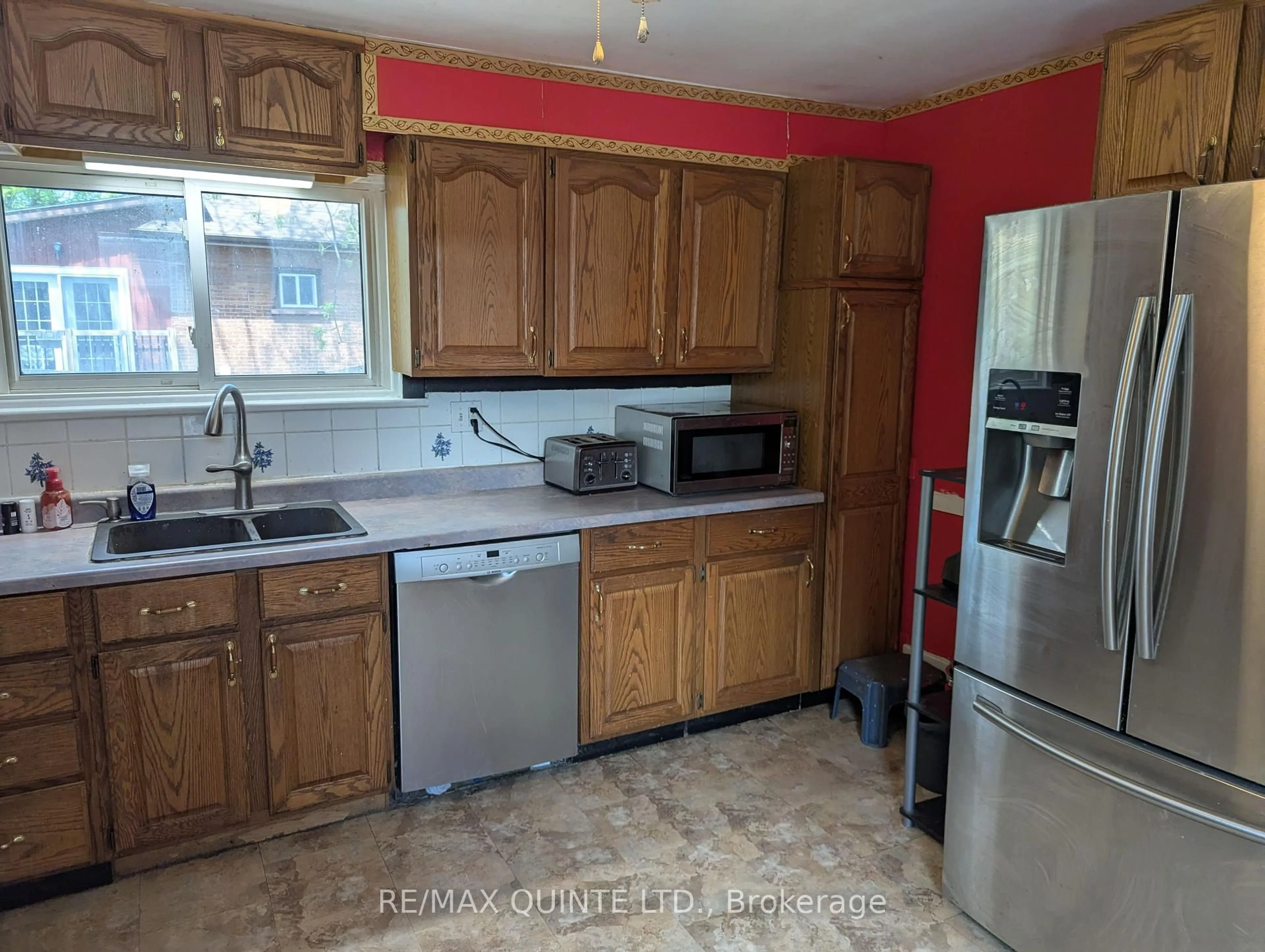 Standard kitchen, unknown for 46 Prince Of Wales Dr, Belleville Ontario K8P 2T7