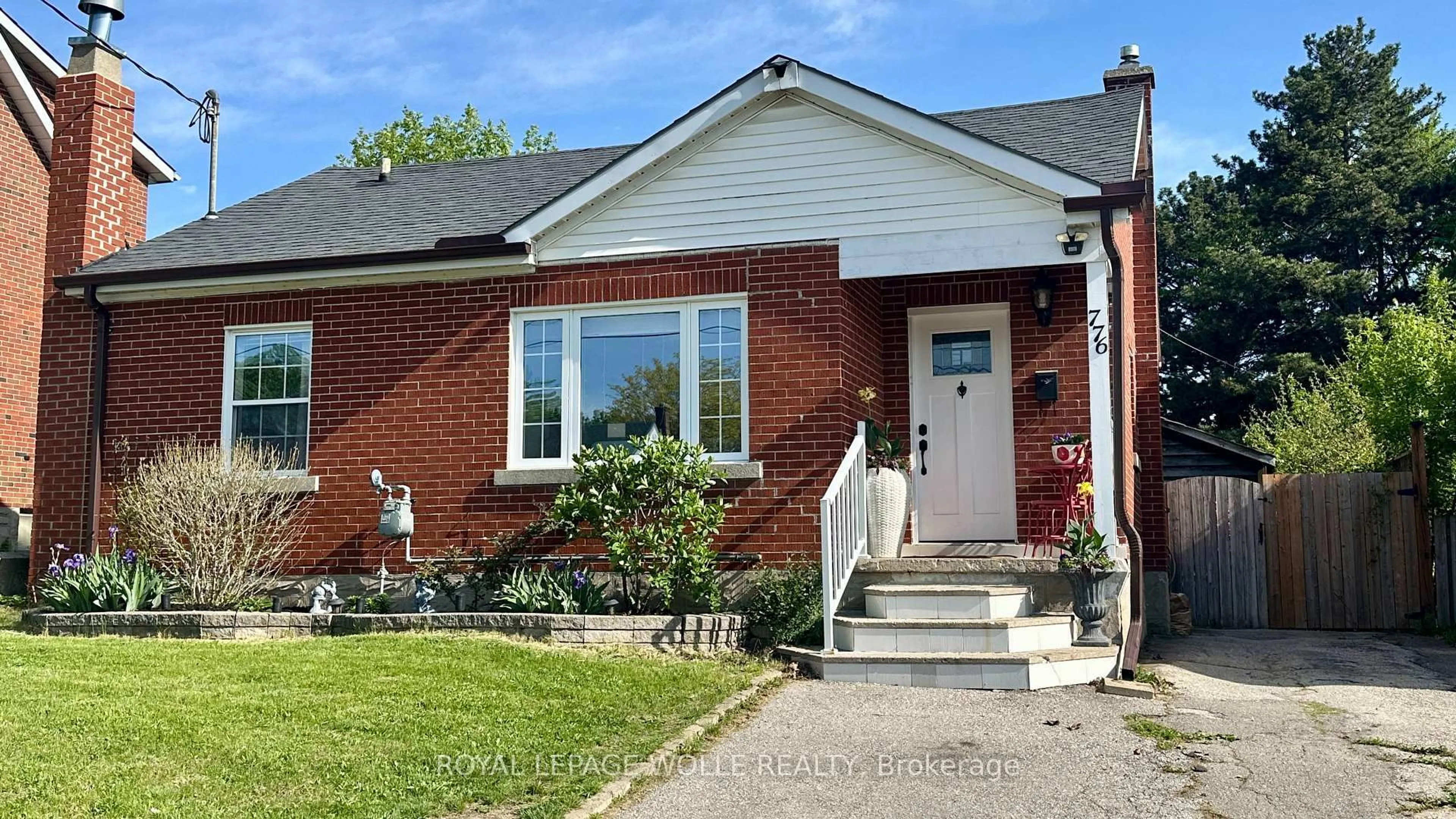 Home with brick exterior material, street for 776 Elizabeth St, Kitchener Ontario N2H 6H5