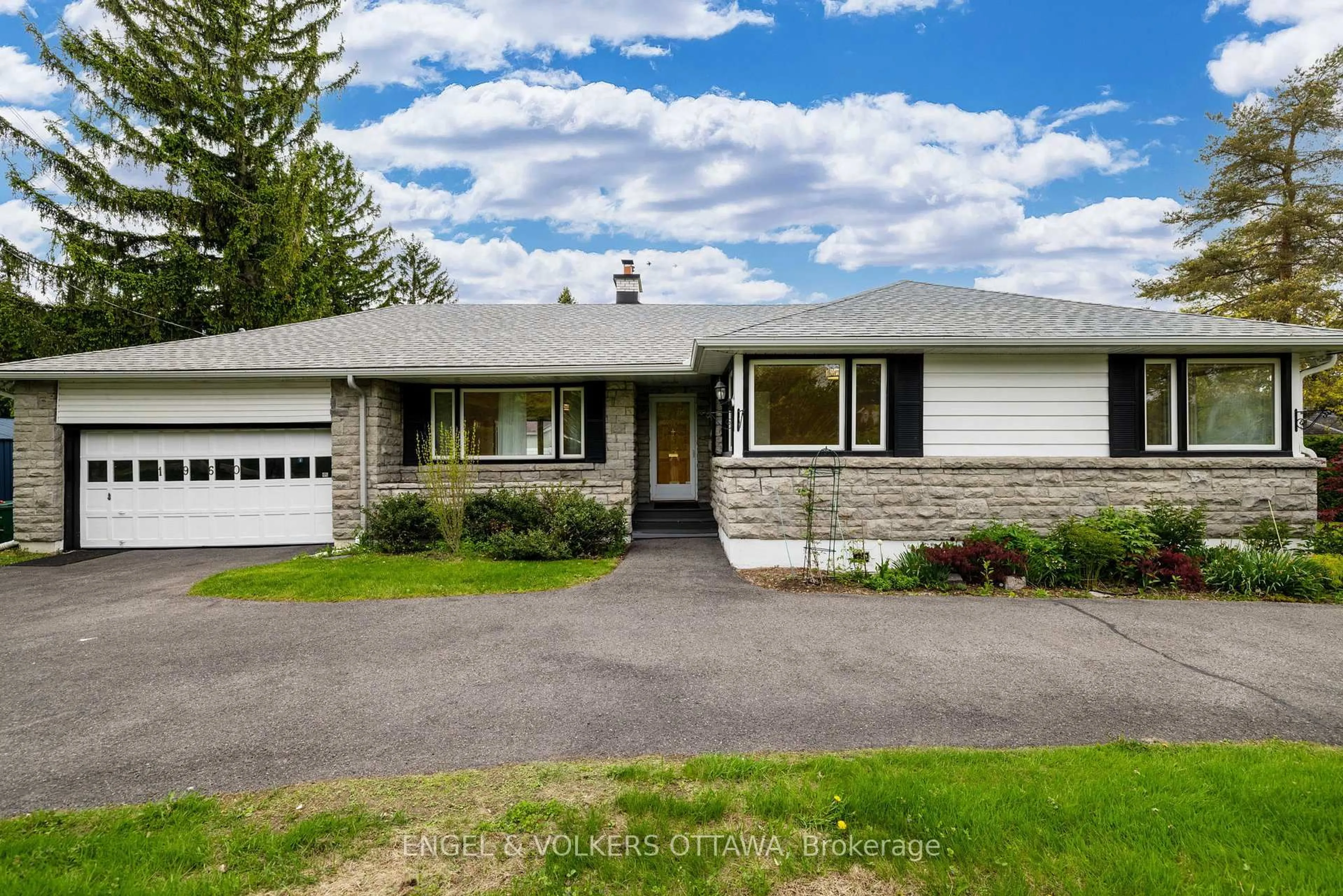 Home with vinyl exterior material, street for 1960 Alta Vista Dr, Ottawa Ontario K1H 7K8