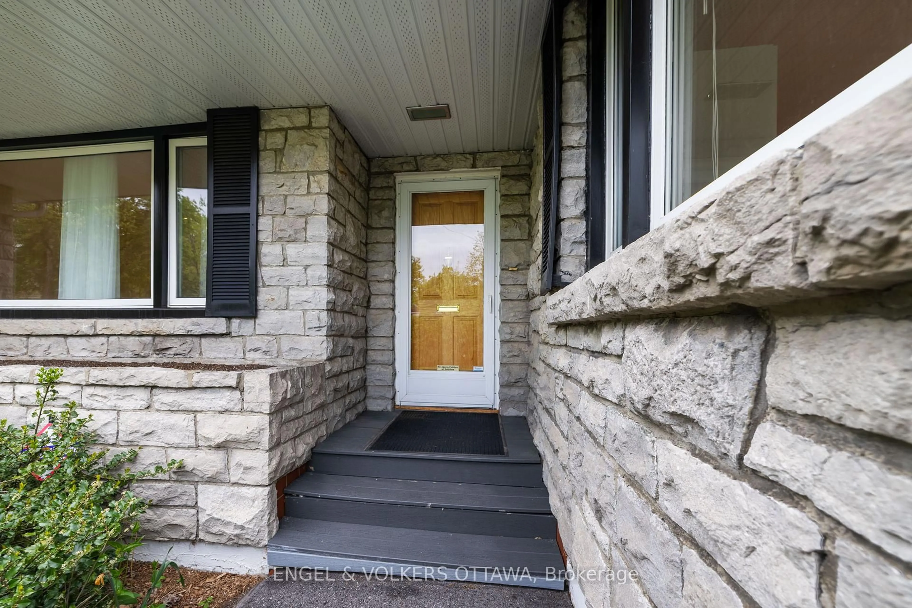 Home with brick exterior material, street for 1960 Alta Vista Dr, Ottawa Ontario K1H 7K8
