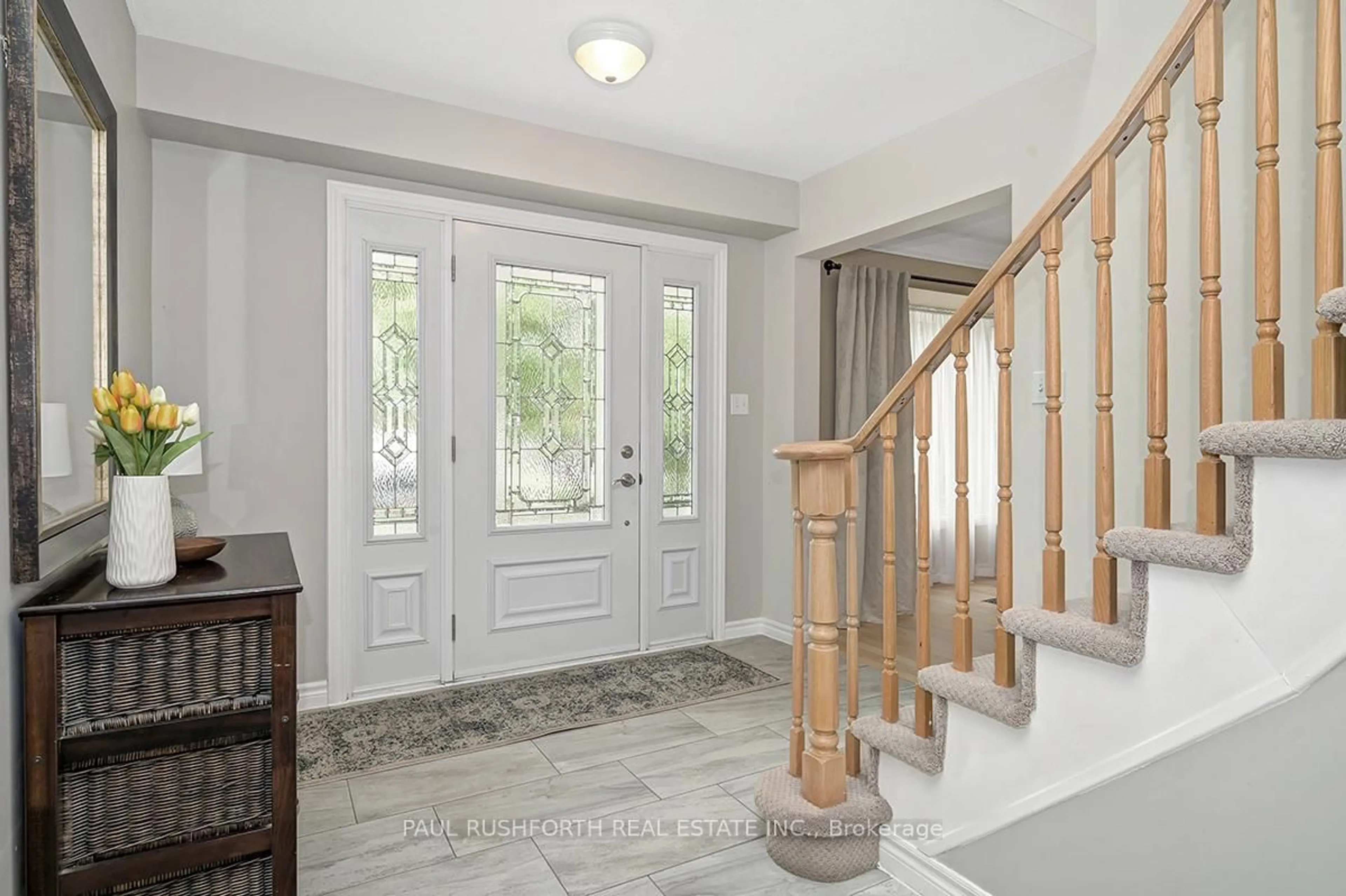 Indoor entryway for 1399 Hayes St, Orleans Ontario K1E 3M3