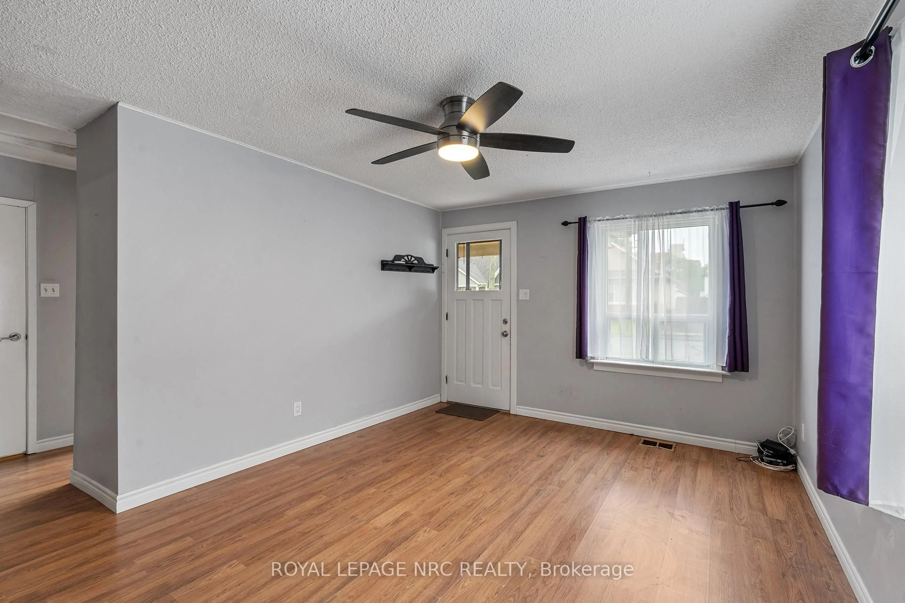 A pic of a room for 4 Moote St, St. Catharines Ontario L2N 1B2
